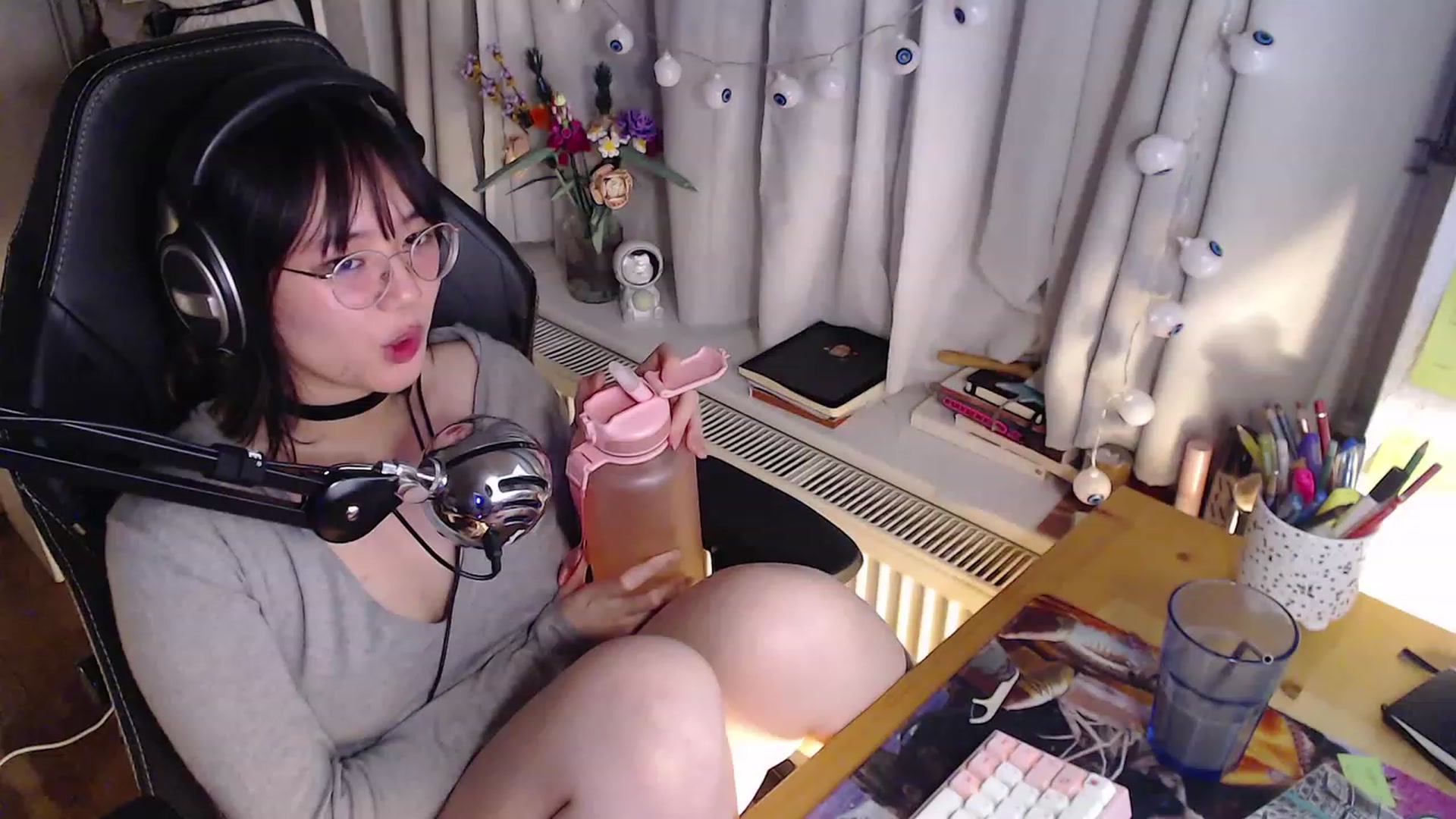 Gallery image thumbnail from Kuromin's myfreecams stream on, 10/21/2023, 20:09 image 5 of 20