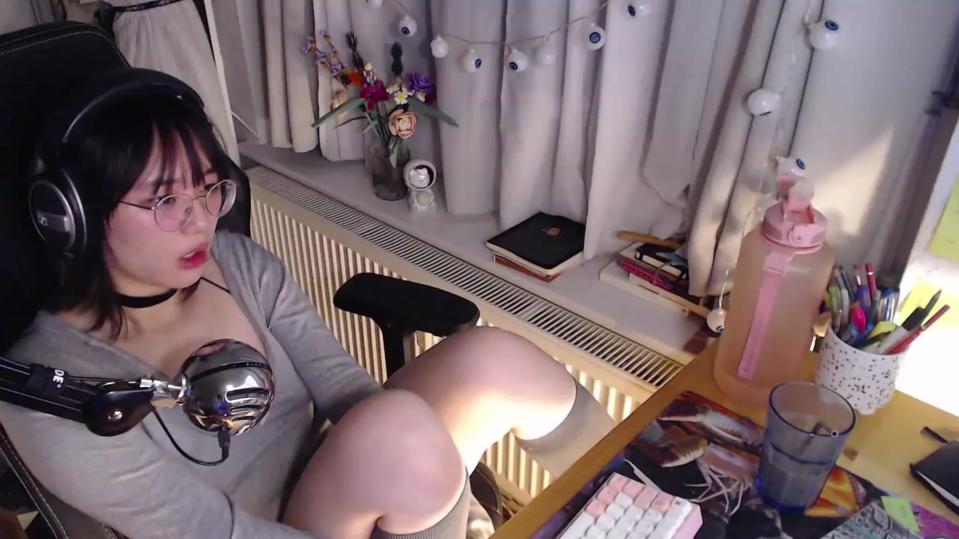 Gallery image thumbnail from Kuromin's myfreecams stream on, 10/21/2023, 20:09 image 10 of 20