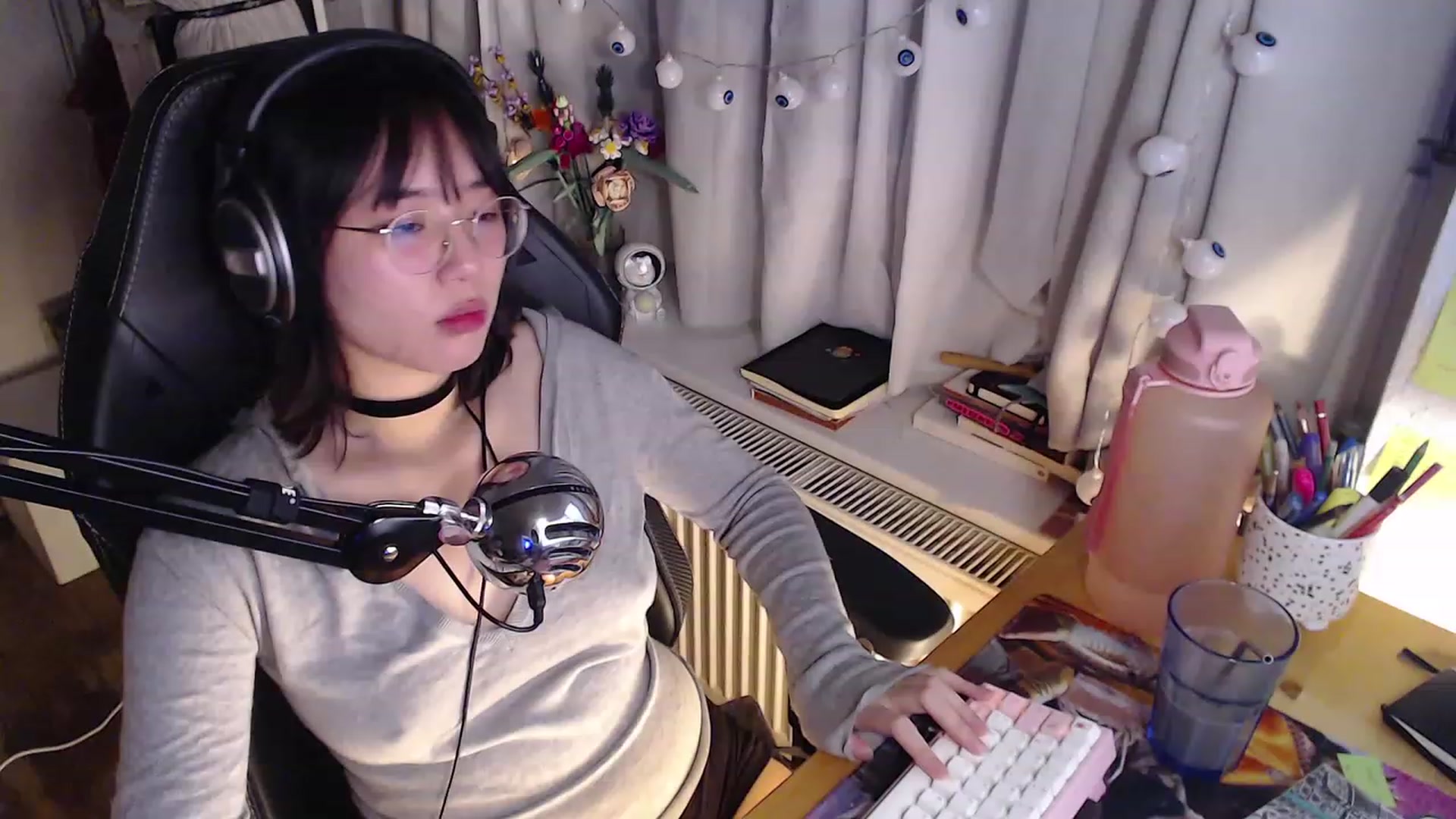 Gallery image thumbnail from Kuromin's myfreecams stream on, 10/21/2023, 20:09 image 2 of 20