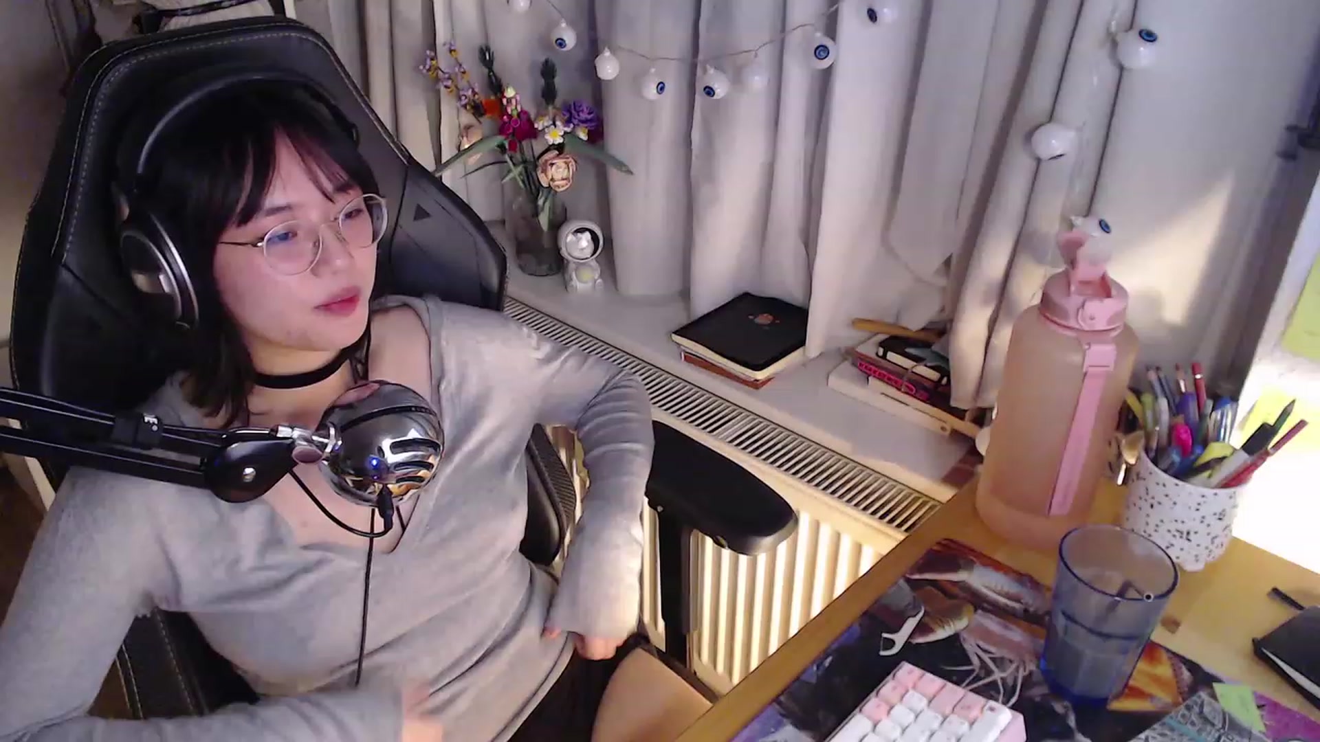 Gallery image thumbnail from Kuromin's myfreecams stream on, 10/21/2023, 20:09 image 6 of 20