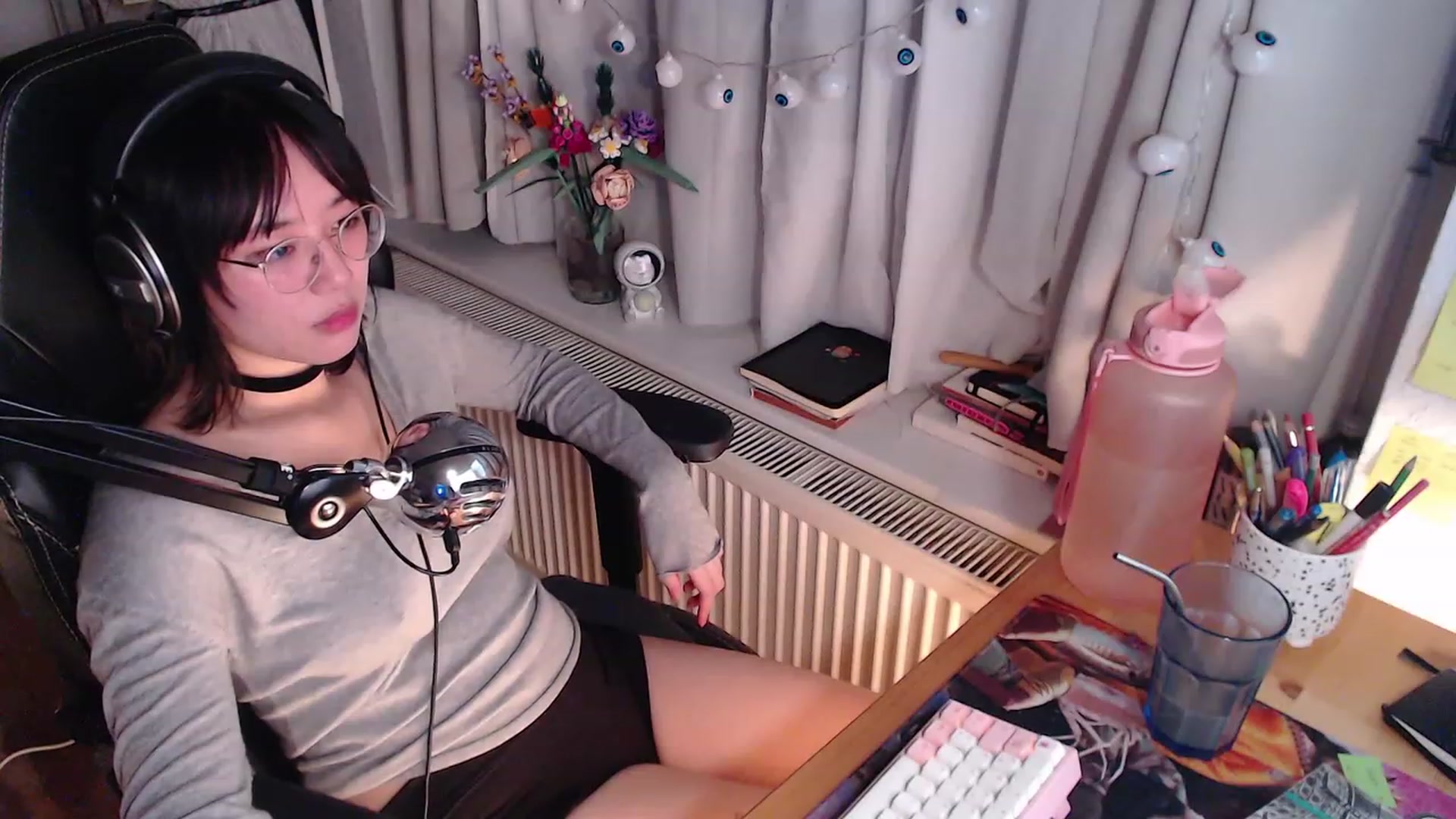 Gallery image thumbnail from Kuromin's myfreecams stream on, 10/21/2023, 22:22 image 15 of 20