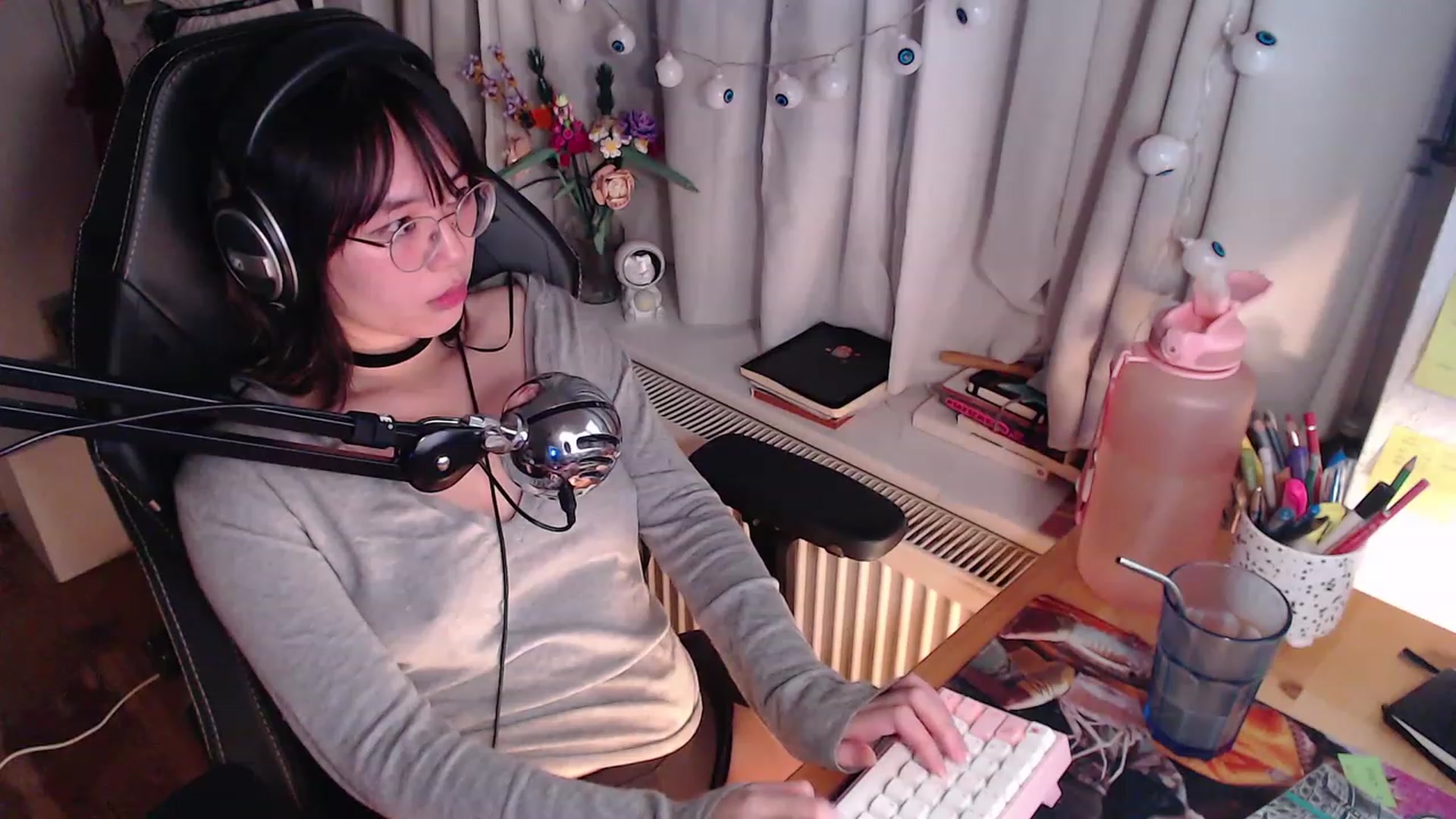 Gallery image thumbnail from Kuromin's myfreecams stream on, 10/21/2023, 22:22 image 19 of 20