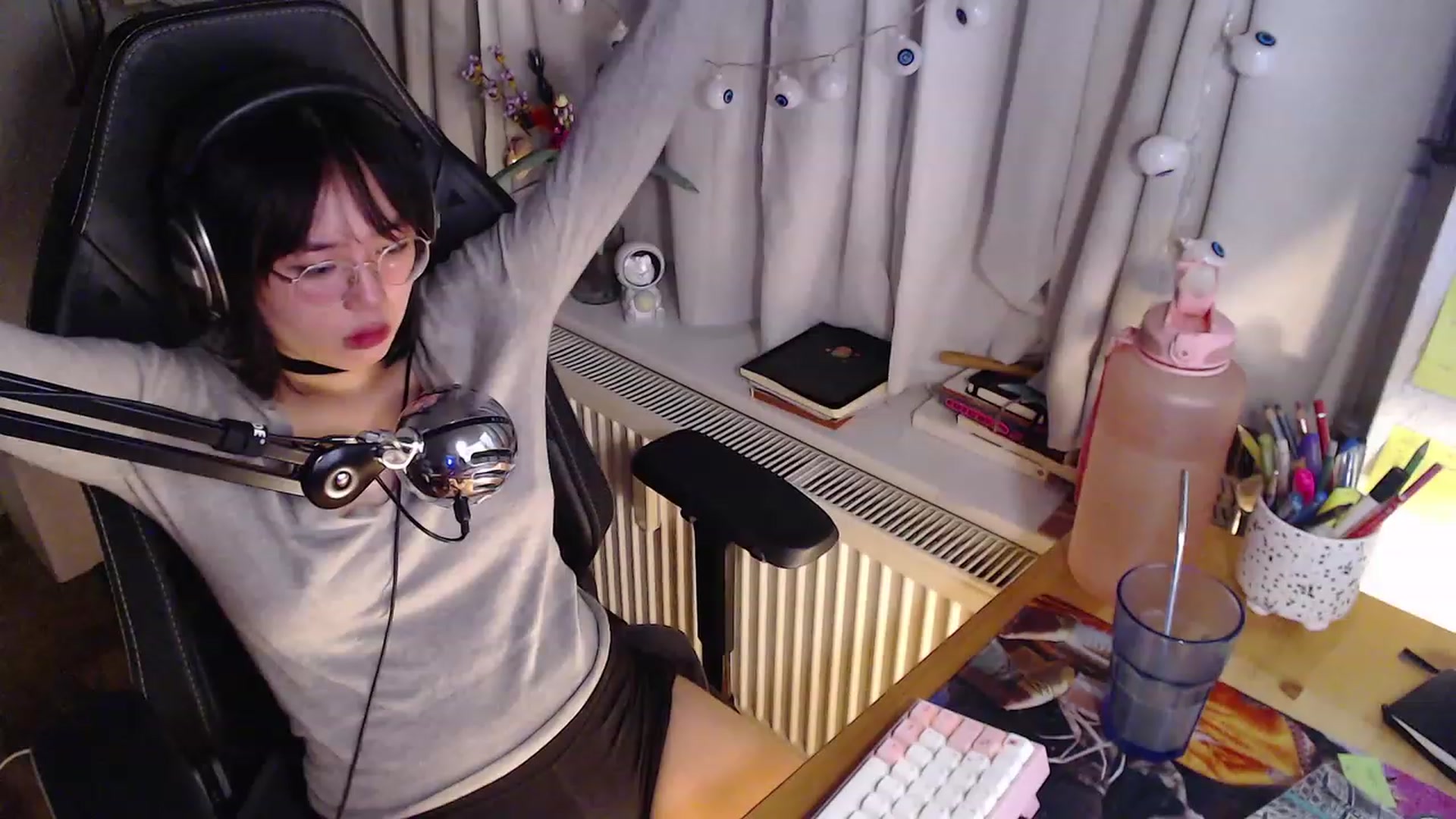 Gallery image thumbnail from Kuromin's myfreecams stream on, 10/21/2023, 22:22 image 6 of 20