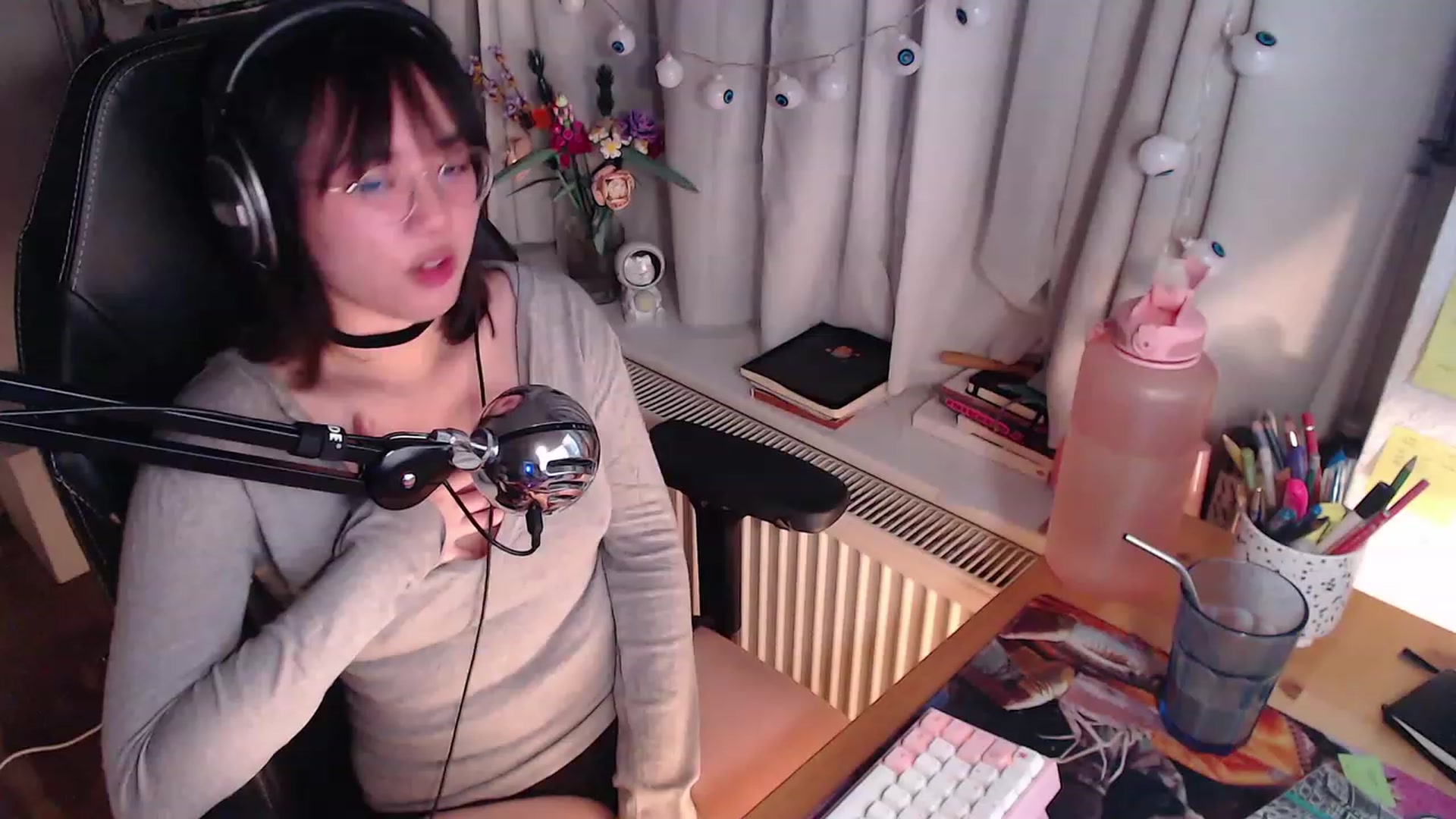 Gallery image thumbnail from Kuromin's myfreecams stream on, 10/21/2023, 22:22 image 9 of 20