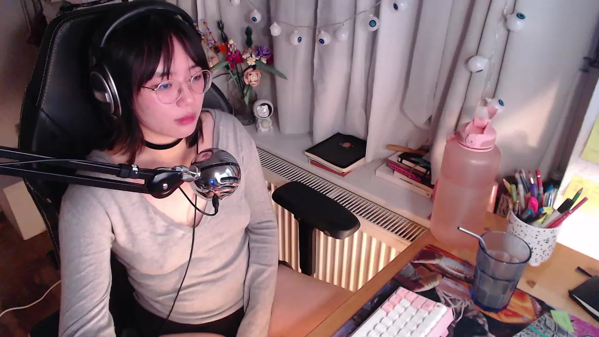 Gallery image thumbnail from Kuromin's myfreecams stream on, 10/21/2023, 22:22 image 11 of 20