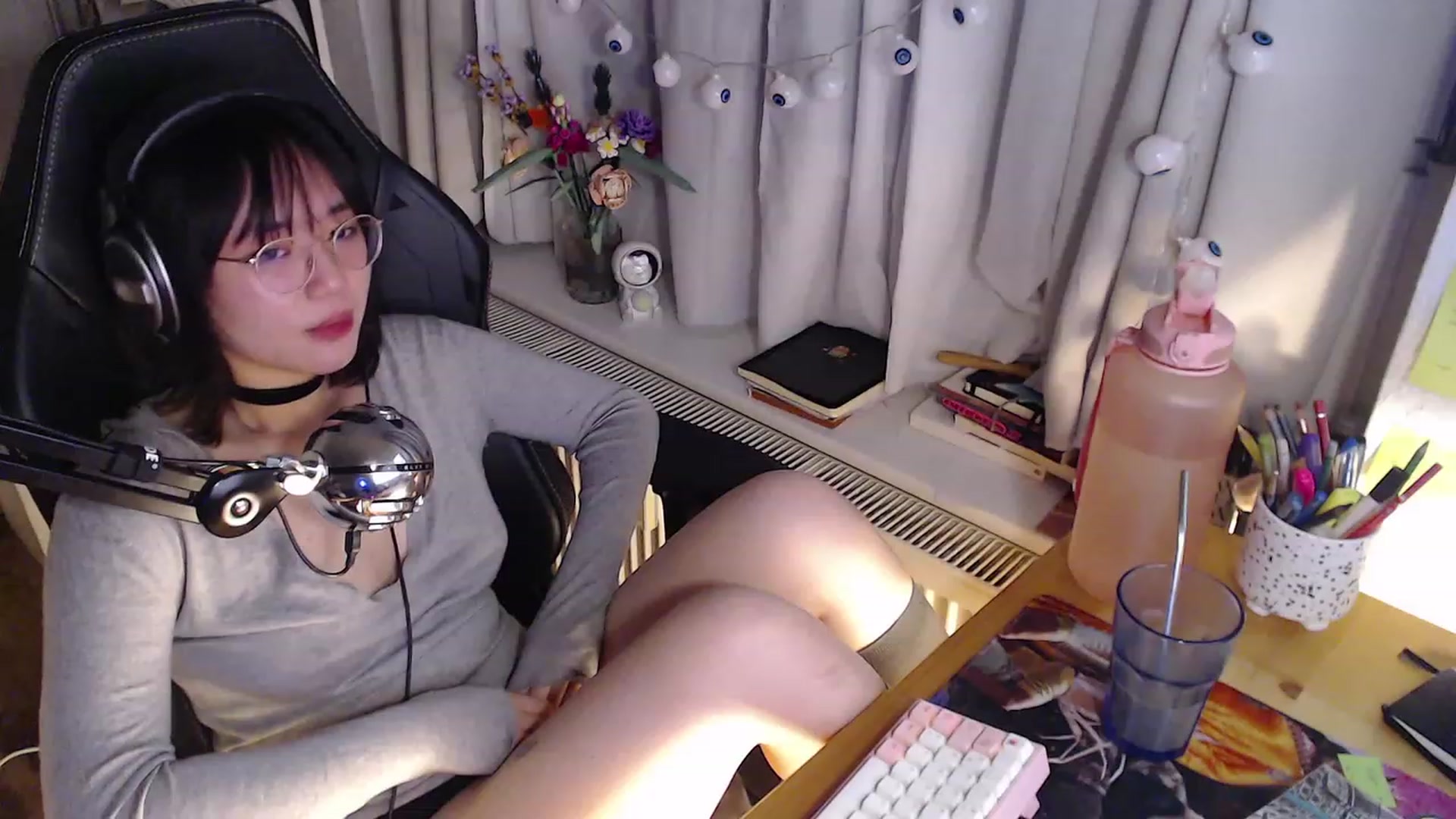 Gallery image thumbnail from Kuromin's myfreecams stream on, 10/21/2023, 22:22 image 5 of 20