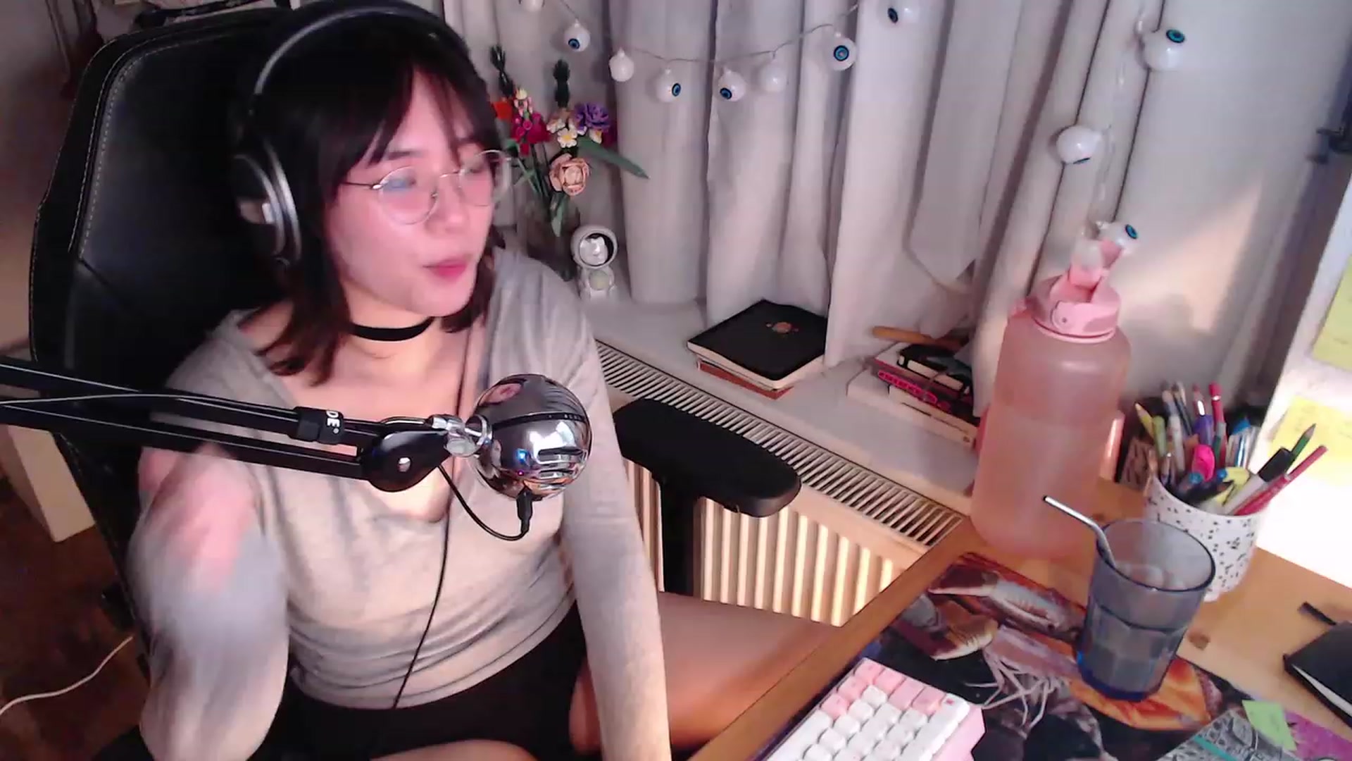 Gallery image thumbnail from Kuromin's myfreecams stream on, 10/21/2023, 22:22 image 10 of 20