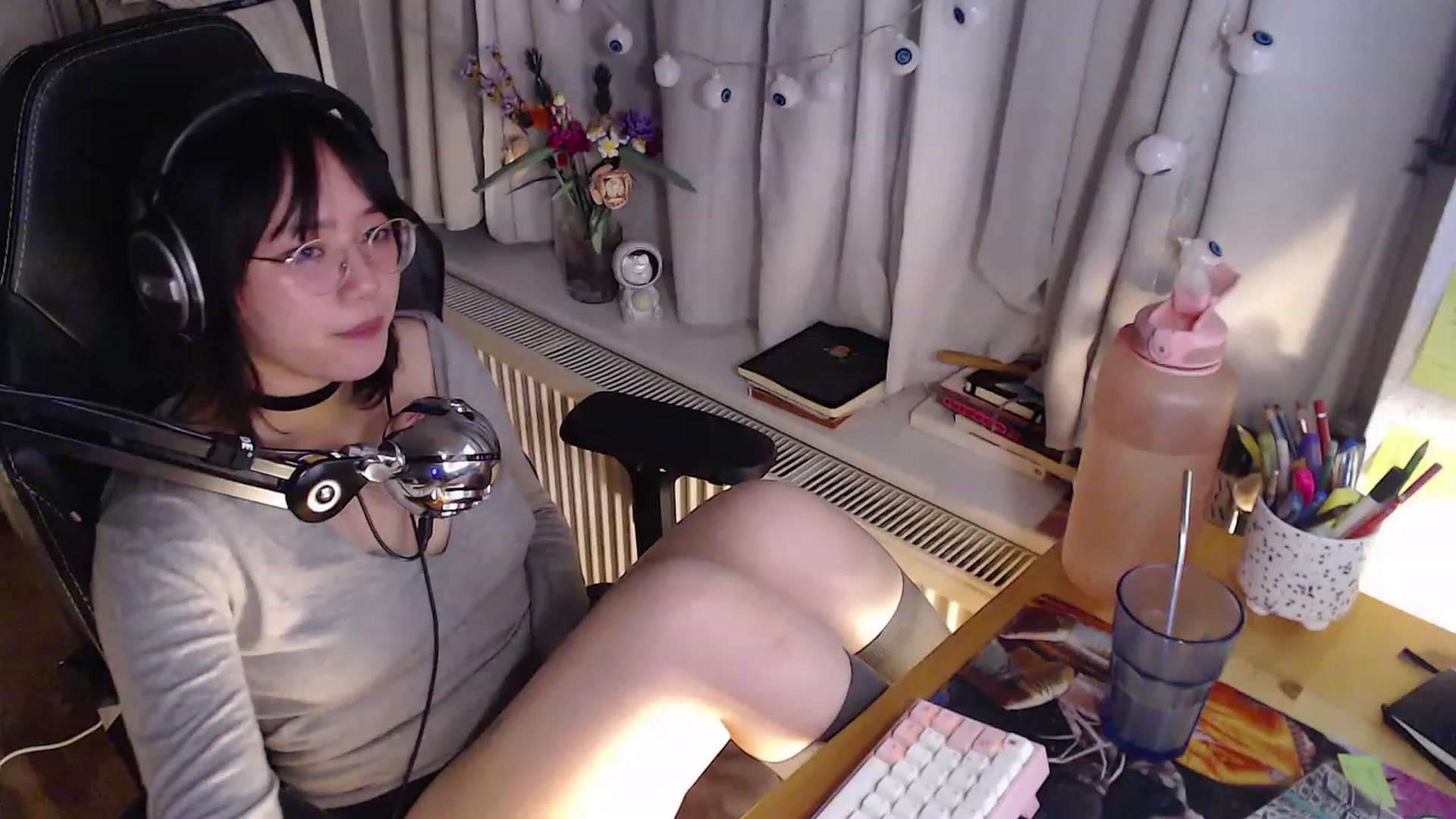 Gallery image thumbnail from Kuromin's myfreecams stream on, 10/21/2023, 22:22 image 4 of 20