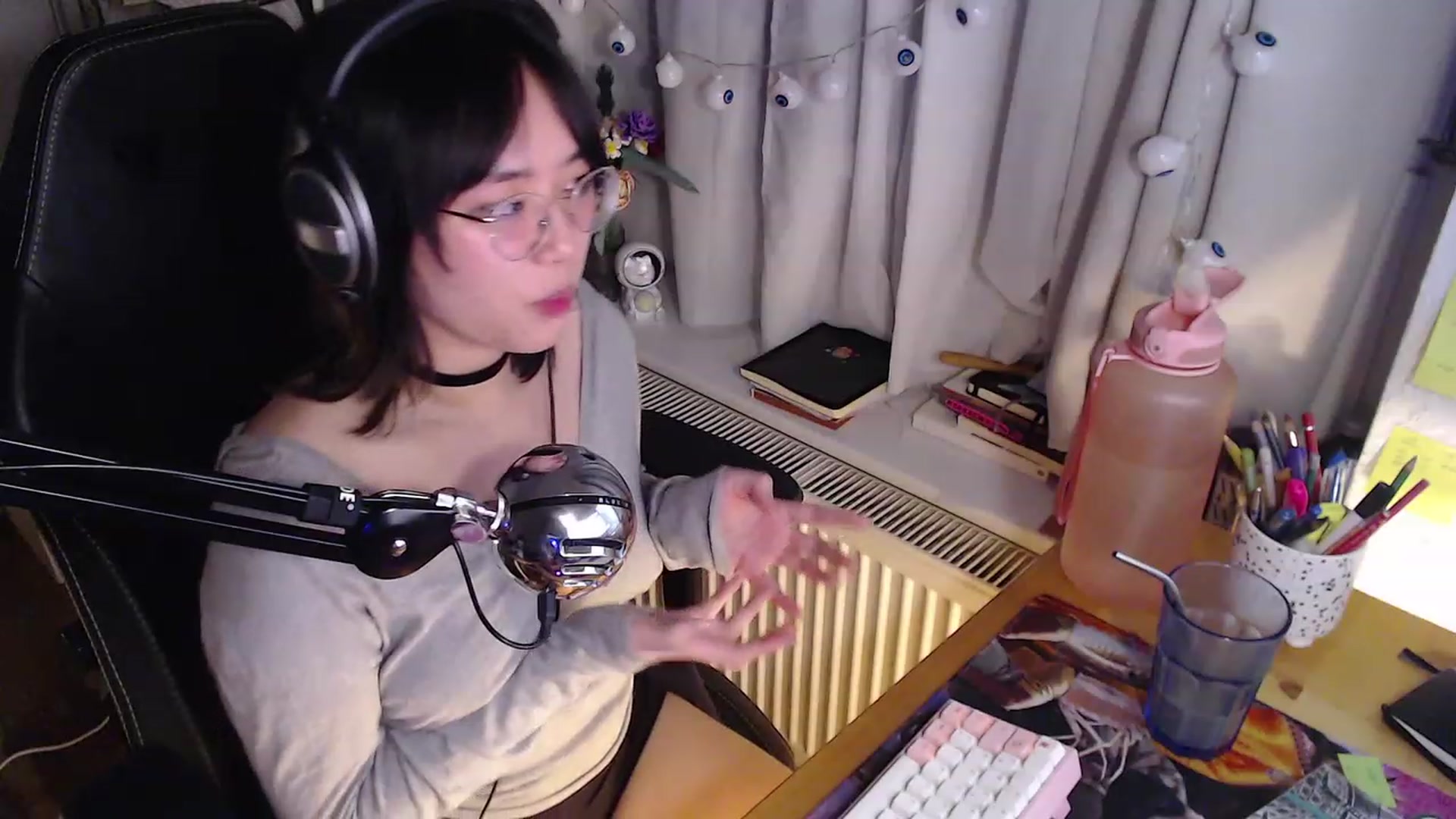 Gallery image thumbnail from Kuromin's myfreecams stream on, 10/21/2023, 22:22 image 14 of 20