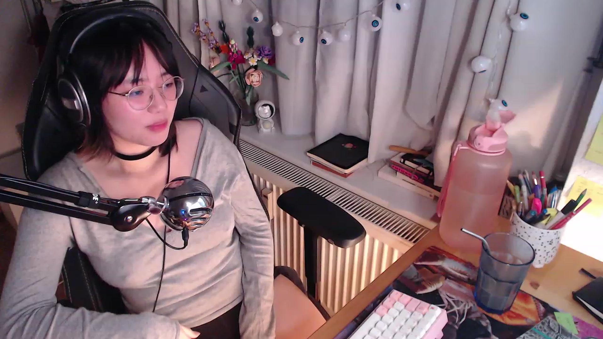 Gallery image thumbnail from Kuromin's myfreecams stream on, 10/21/2023, 22:22 image 13 of 20