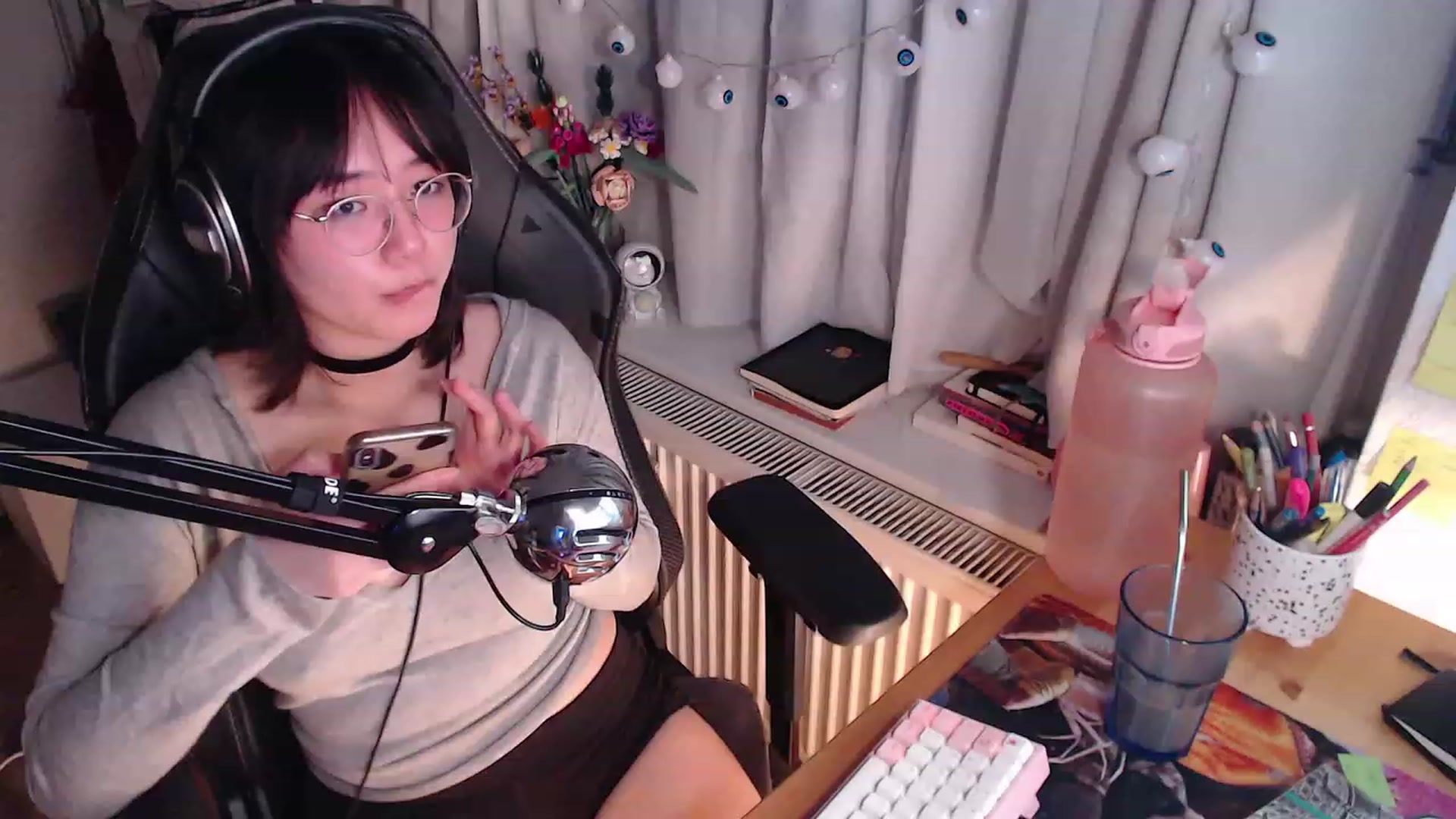 Gallery image thumbnail from Kuromin's myfreecams stream on, 10/21/2023, 22:22 image 7 of 20