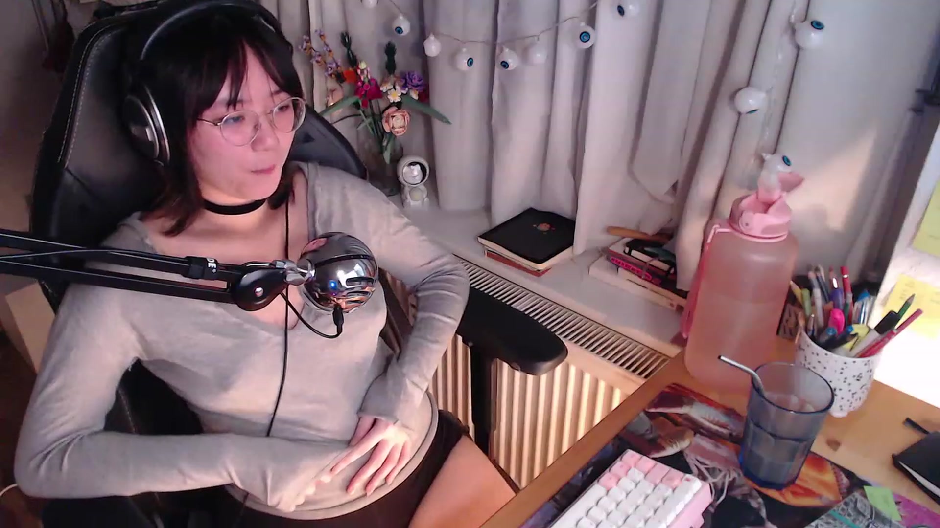 Gallery image thumbnail from Kuromin's myfreecams stream on, 10/21/2023, 22:22 image 12 of 20
