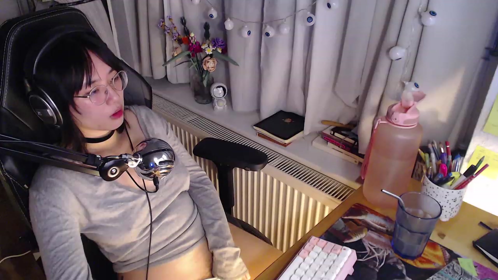 Gallery image thumbnail from Kuromin's myfreecams stream on, 10/21/2023, 22:22 image 17 of 20