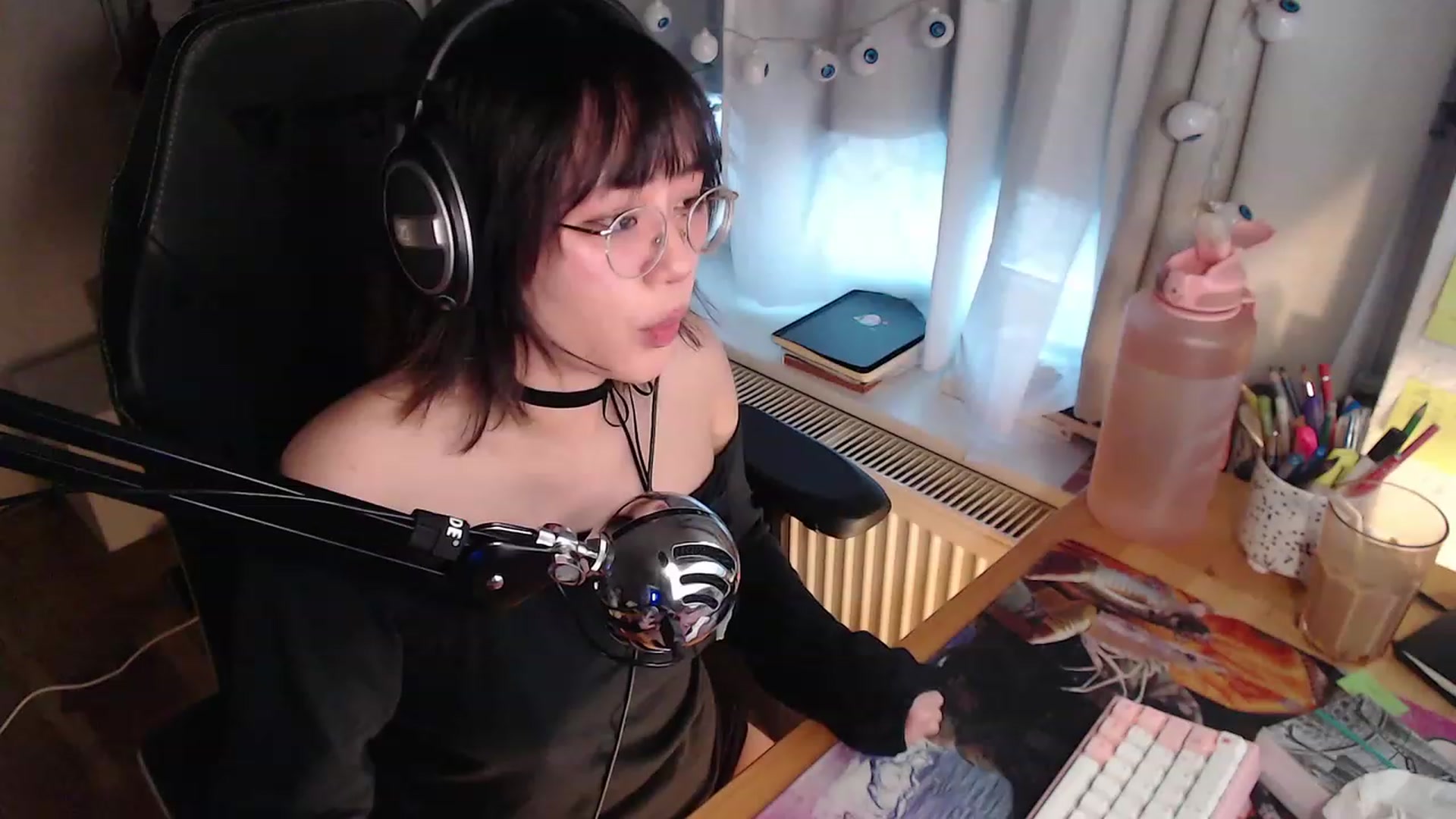 Gallery image thumbnail from Kuromin's myfreecams stream on, 10/22/2023, 16:06 image 1 of 20