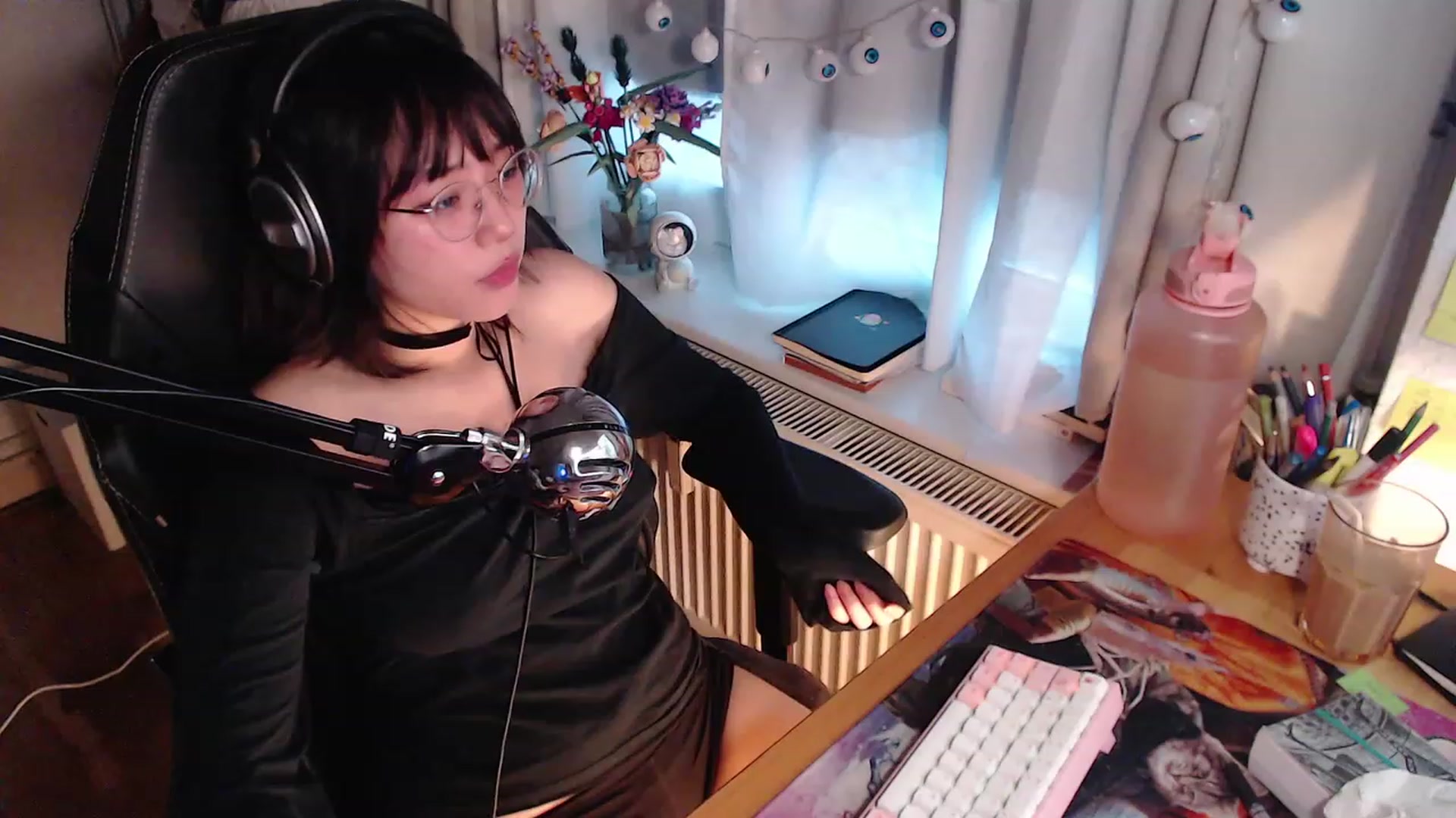 Gallery image thumbnail from Kuromin's myfreecams stream on, 10/22/2023, 16:06 image 19 of 20