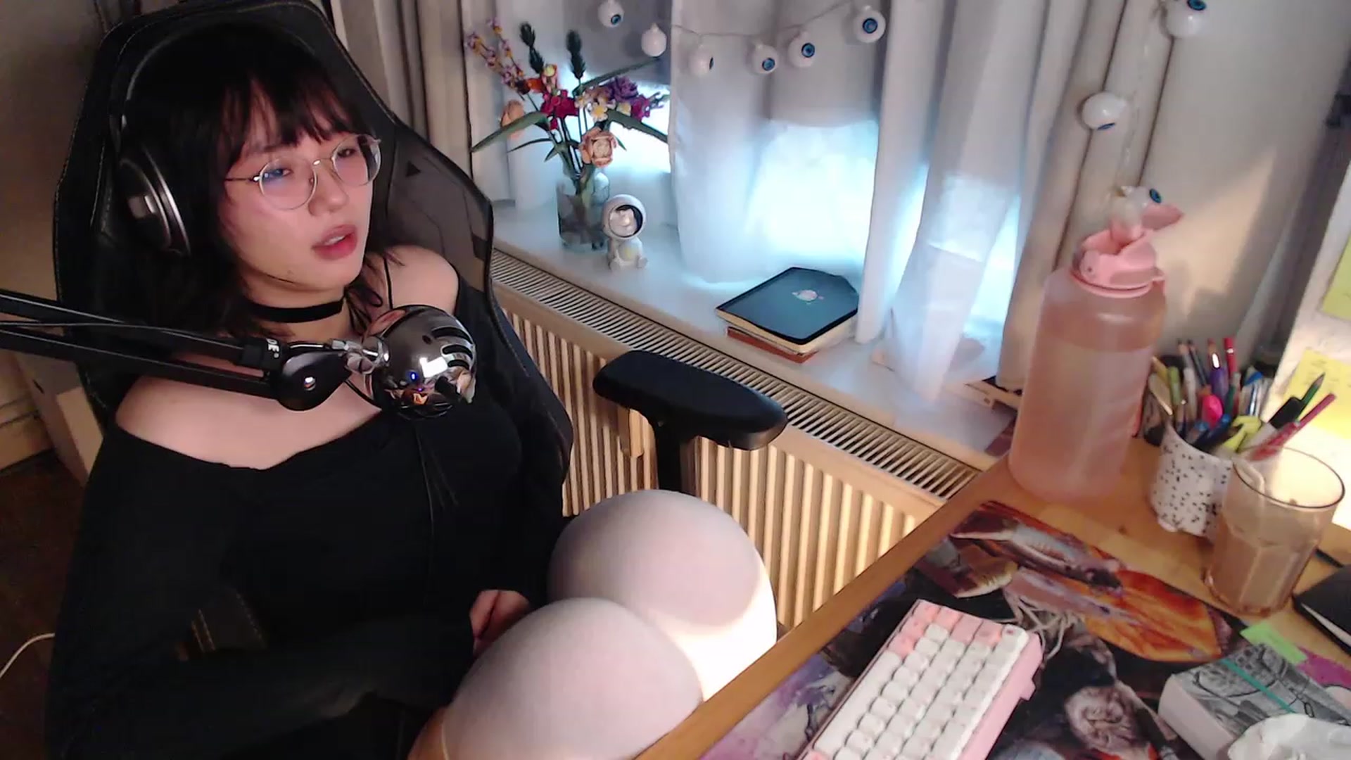 Gallery image thumbnail from Kuromin's myfreecams stream on, 10/22/2023, 16:06 image 3 of 20
