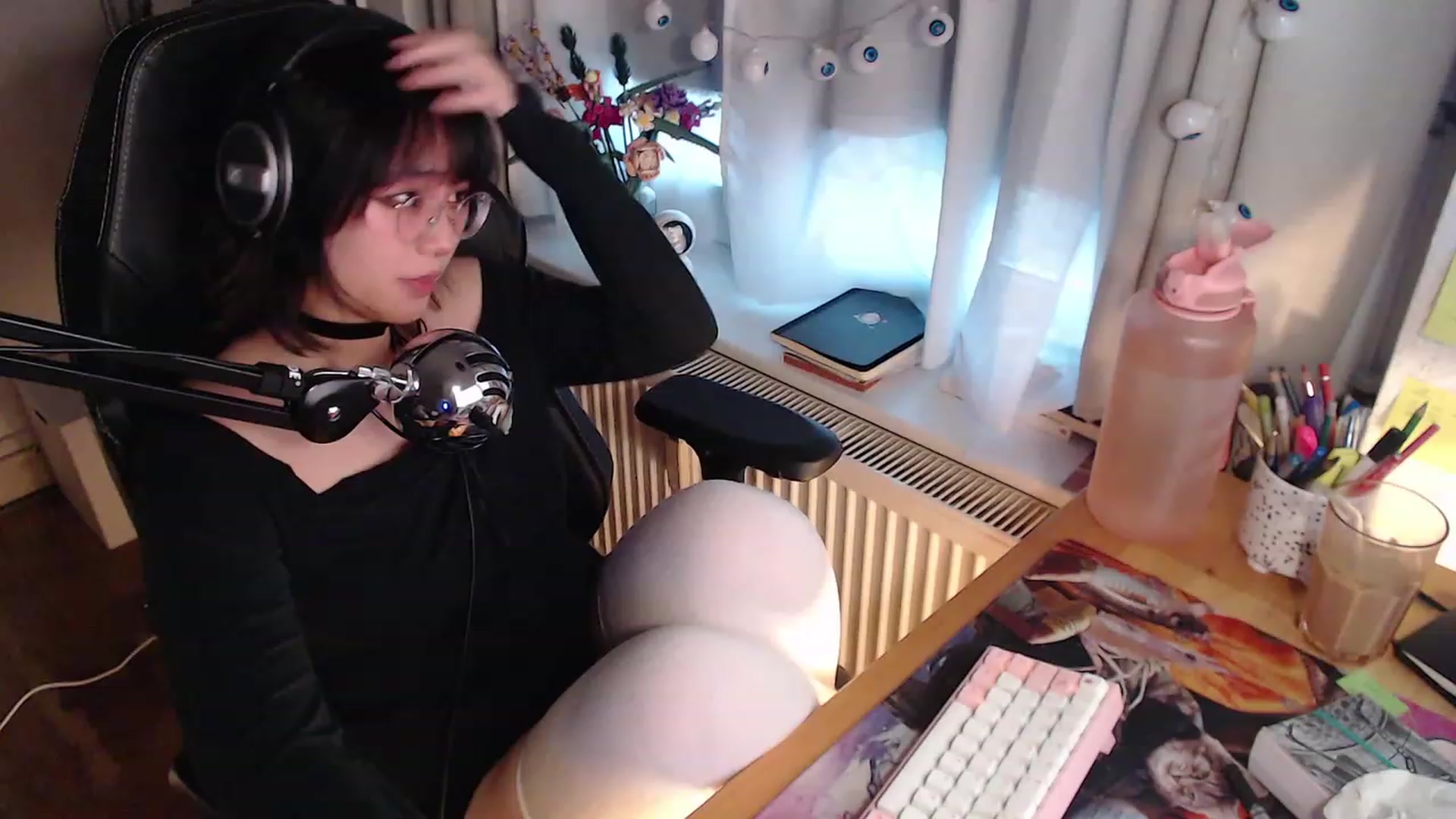 Gallery image thumbnail from Kuromin's myfreecams stream on, 10/22/2023, 16:06 image 4 of 20
