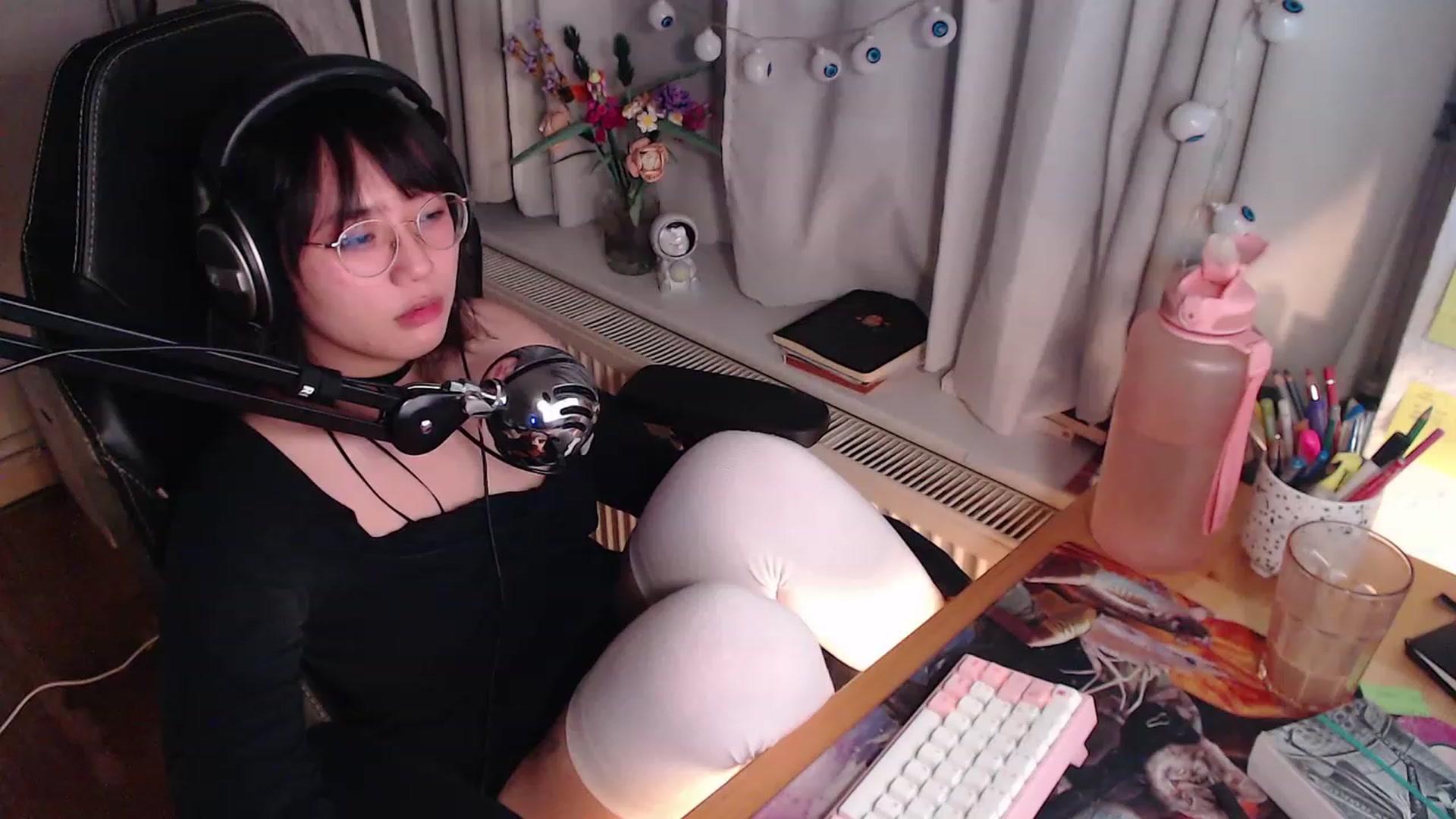 Gallery image thumbnail from Kuromin's myfreecams stream on, 10/22/2023, 19:54 image 14 of 20