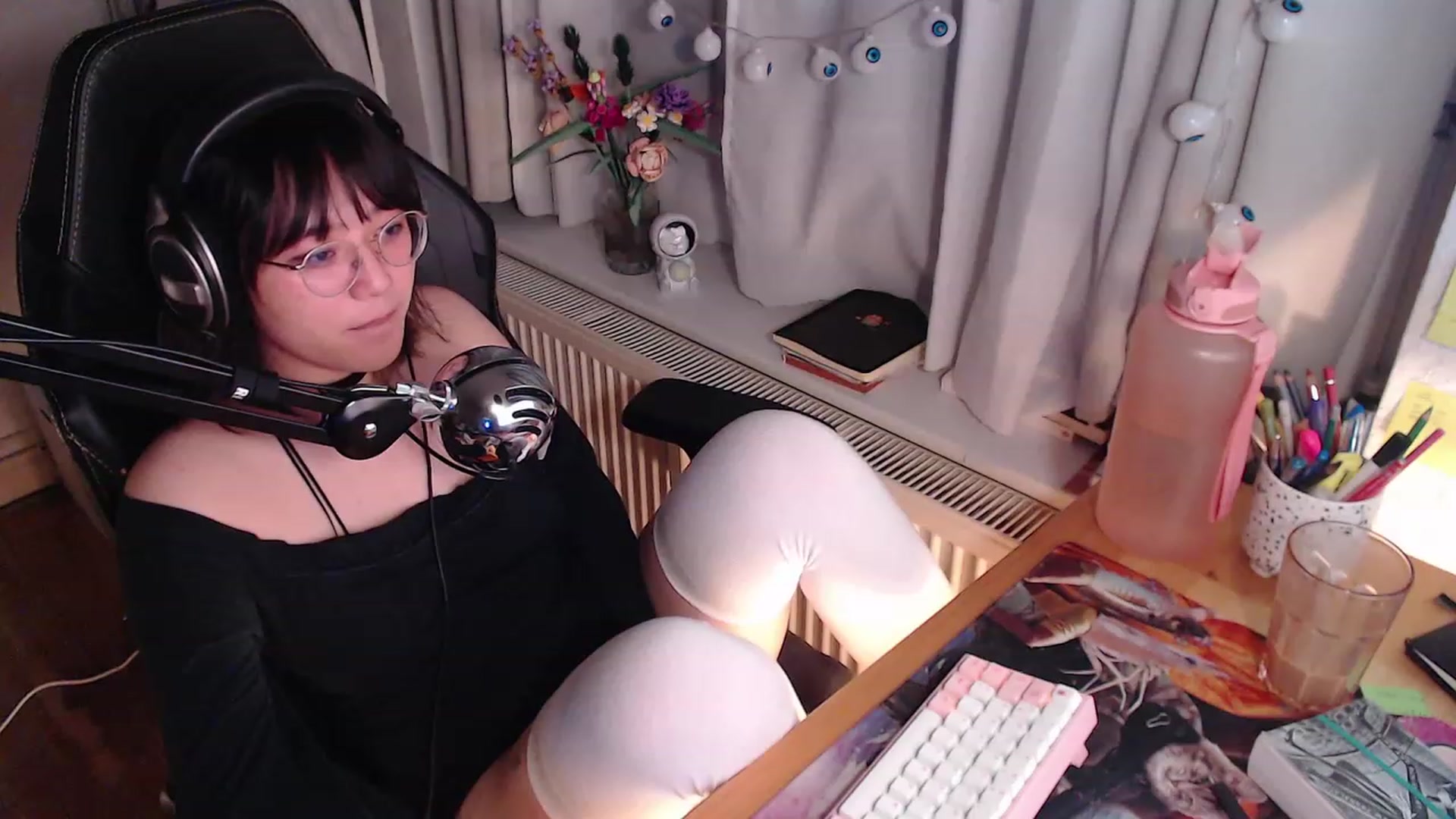 Gallery image thumbnail from Kuromin's myfreecams stream on, 10/22/2023, 19:54 image 17 of 20