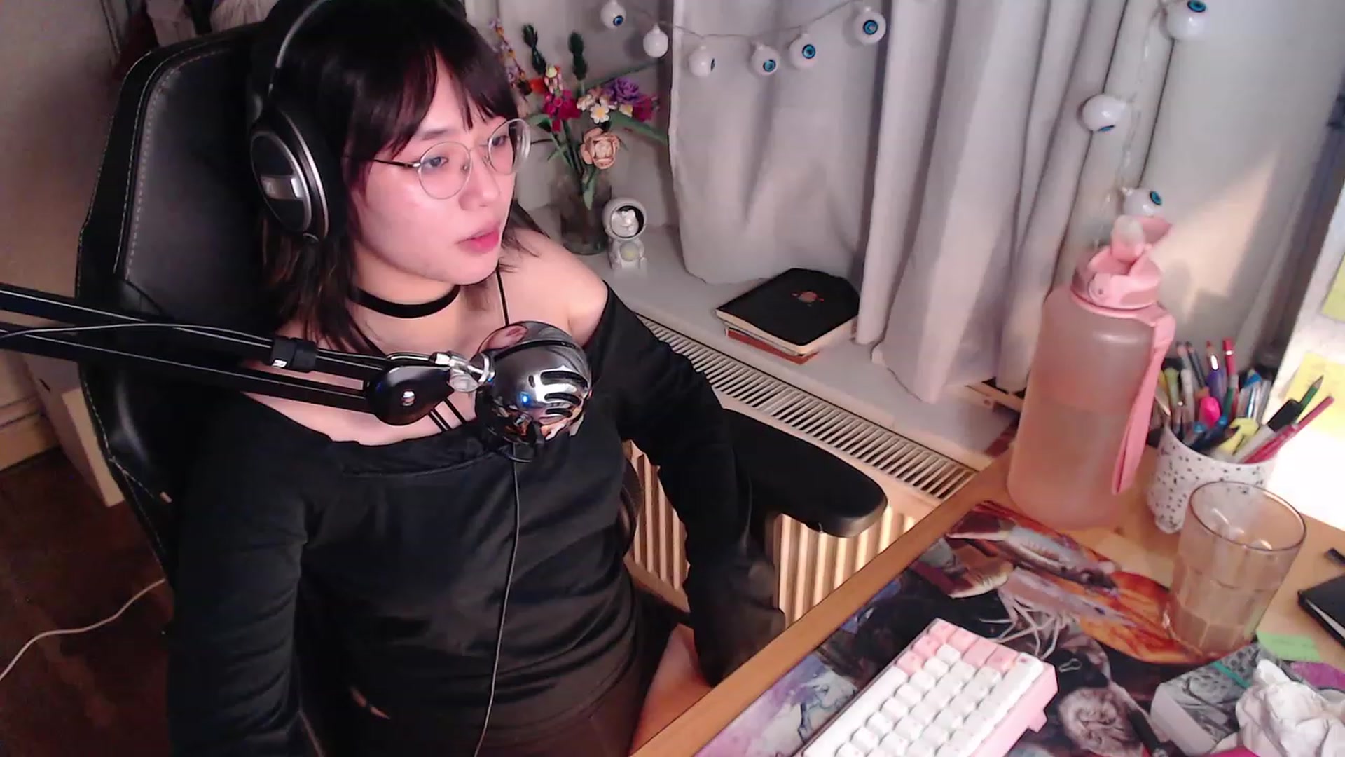 Gallery image thumbnail from Kuromin's myfreecams stream on, 10/22/2023, 19:54 image 9 of 20