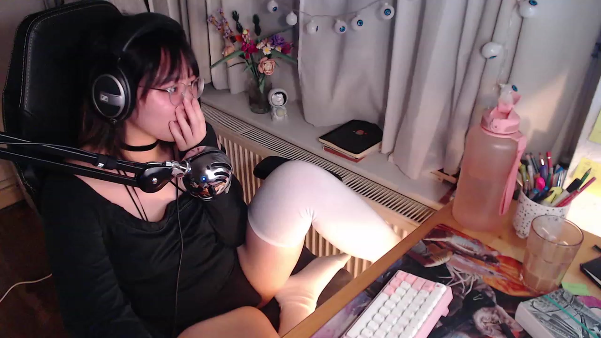 Gallery image thumbnail from Kuromin's myfreecams stream on, 10/22/2023, 19:54 image 19 of 20