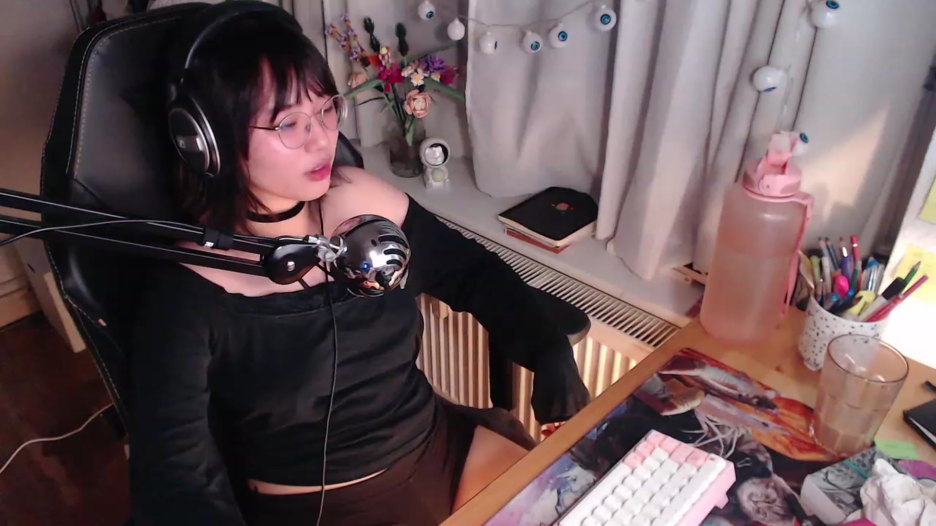 Gallery image thumbnail from Kuromin's myfreecams stream on, 10/22/2023, 19:54 image 2 of 20