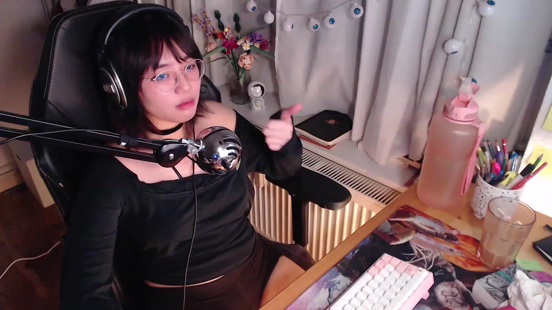 Gallery image thumbnail from Kuromin's myfreecams stream on, 10/22/2023, 19:54 image 6 of 20