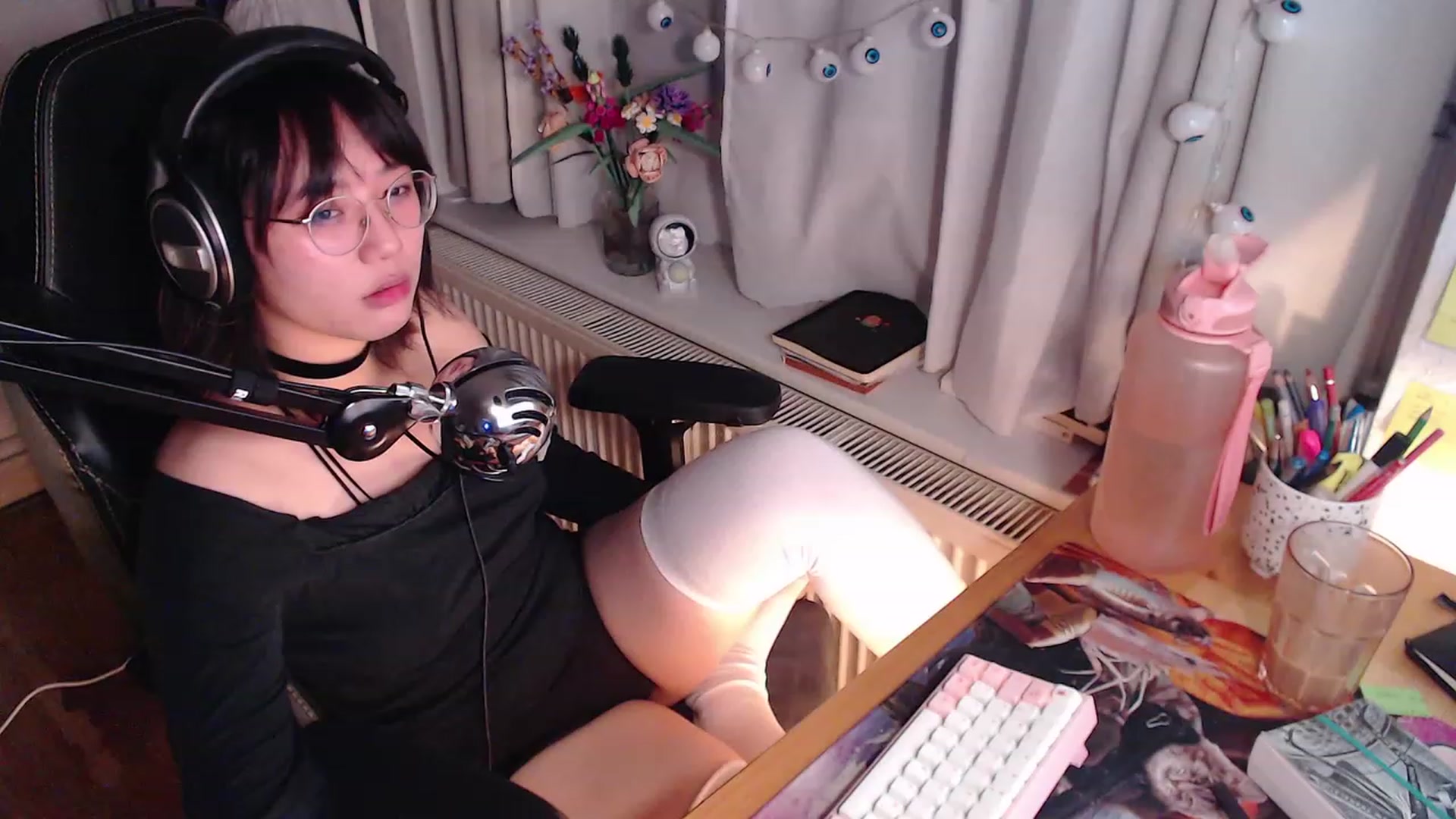 Gallery image thumbnail from Kuromin's myfreecams stream on, 10/22/2023, 19:54 image 15 of 20