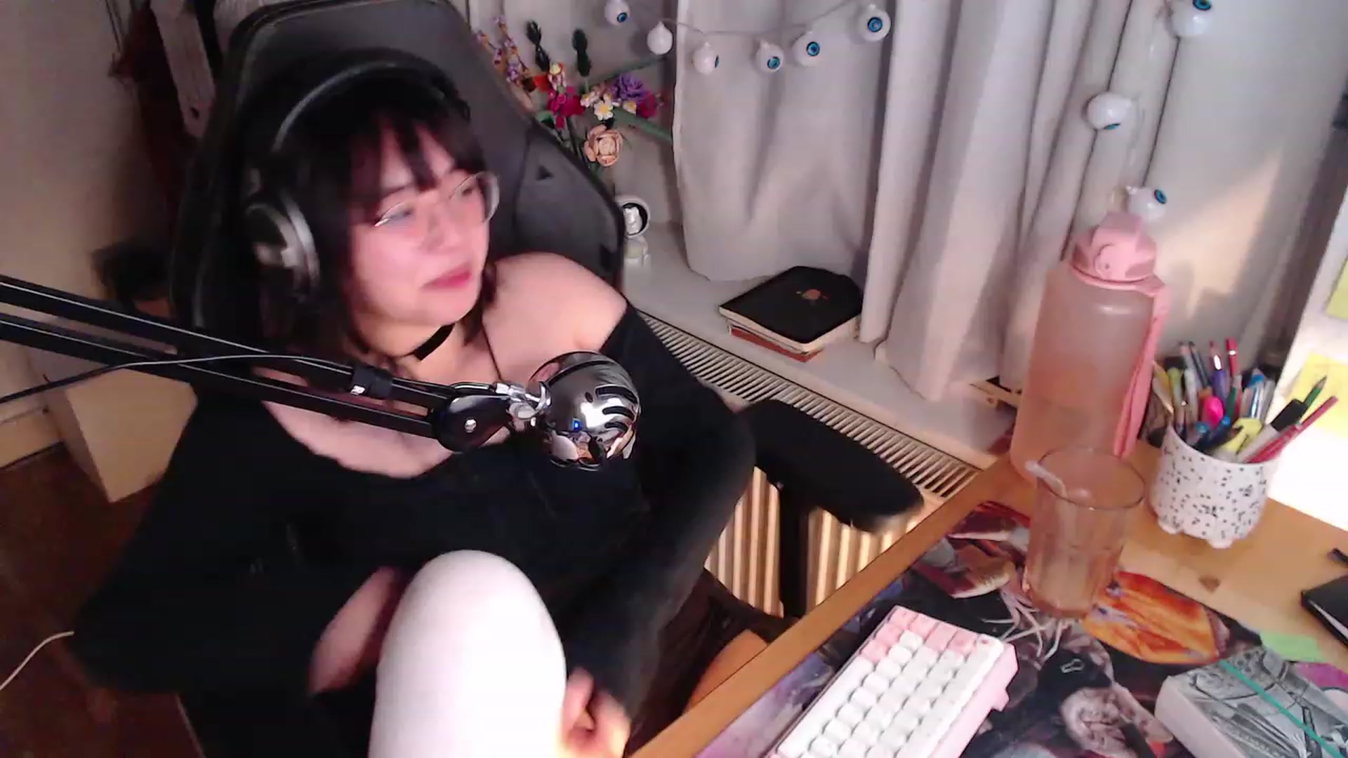 Gallery image thumbnail from Kuromin's myfreecams stream on, 10/22/2023, 21:21 image 19 of 20