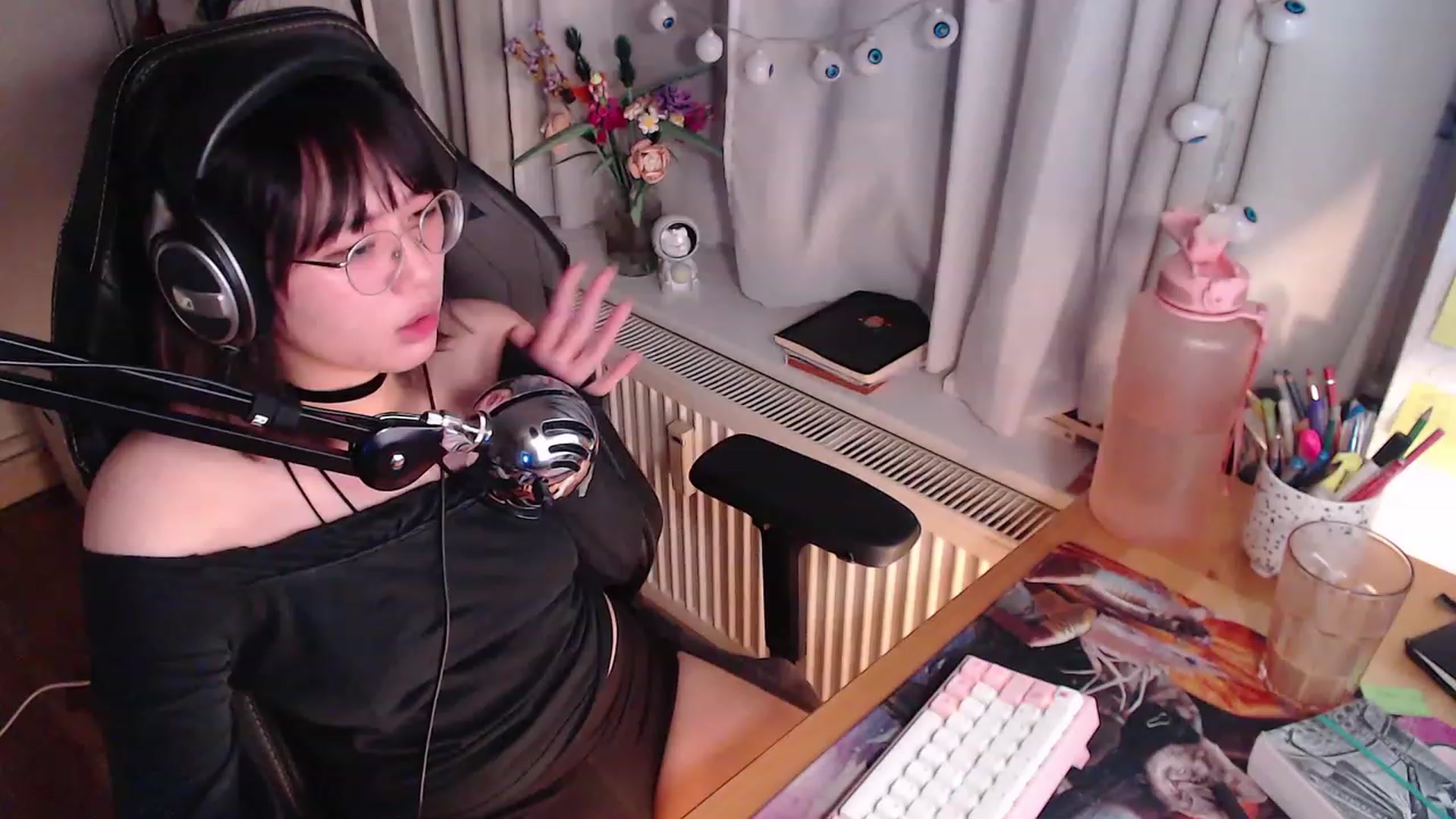 Gallery image thumbnail from Kuromin's myfreecams stream on, 10/22/2023, 21:21 image 2 of 20