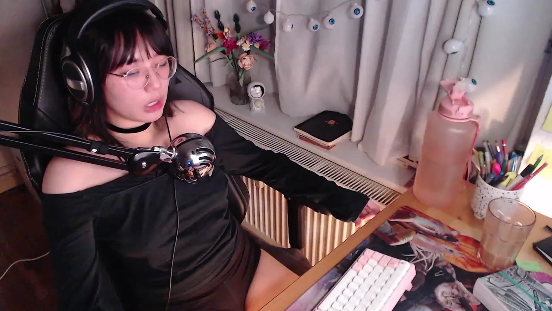 Gallery image thumbnail from Kuromin's myfreecams stream on, 10/22/2023, 21:21 image 1 of 20