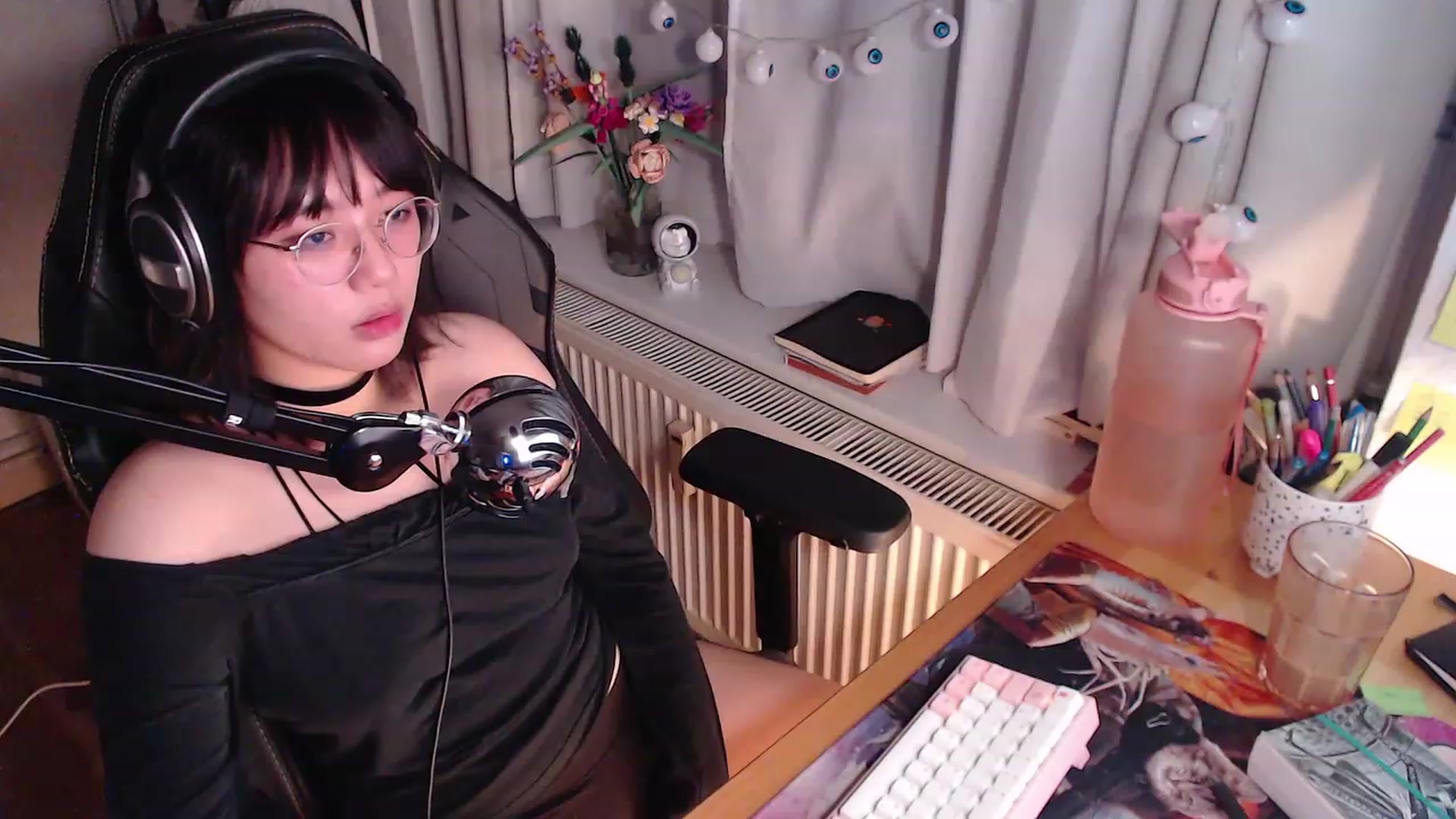 Gallery image thumbnail from Kuromin's myfreecams stream on, 10/22/2023, 21:21 image 3 of 20