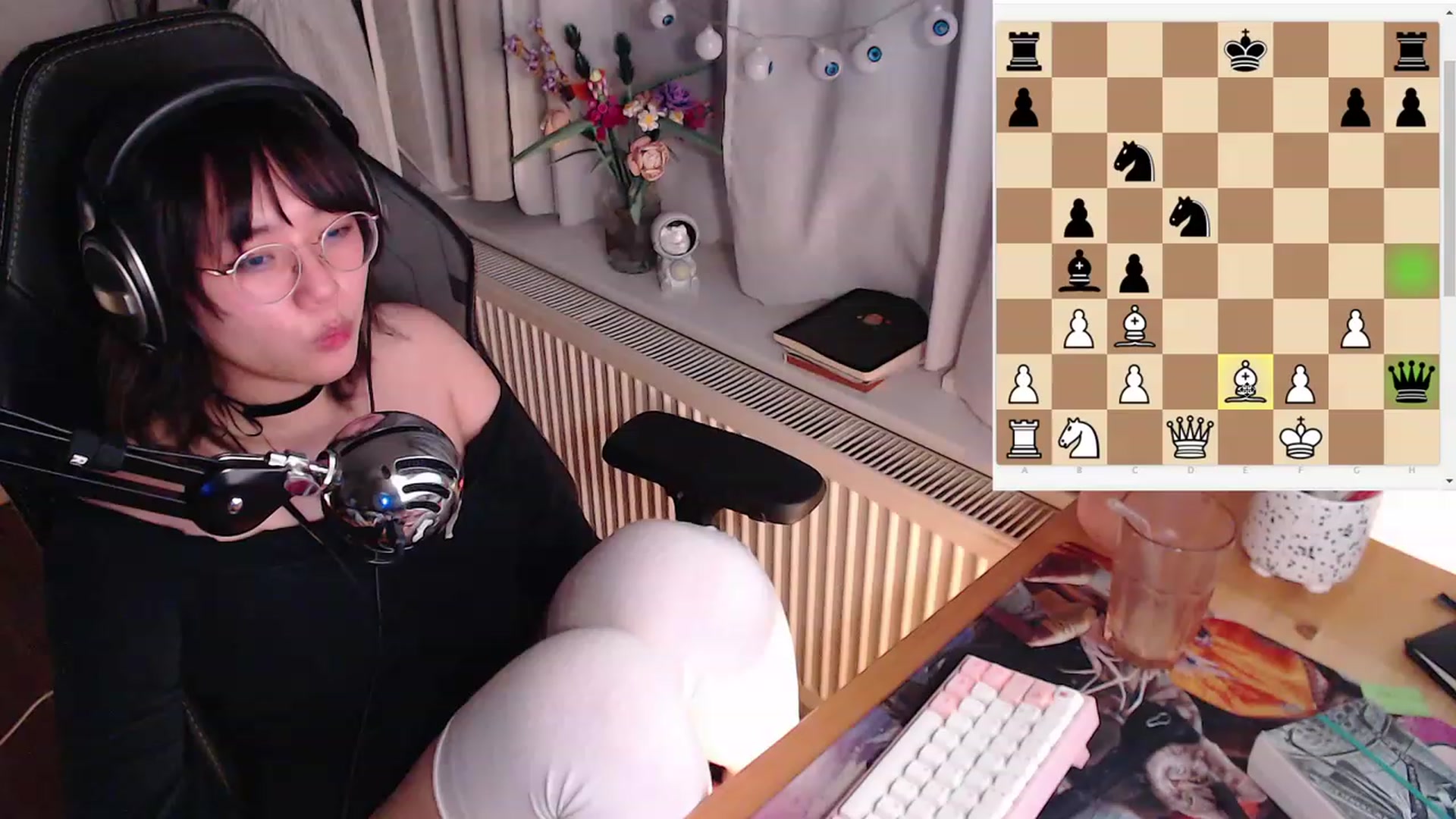 Gallery image thumbnail from Kuromin's myfreecams stream on, 10/22/2023, 21:21 image 14 of 20