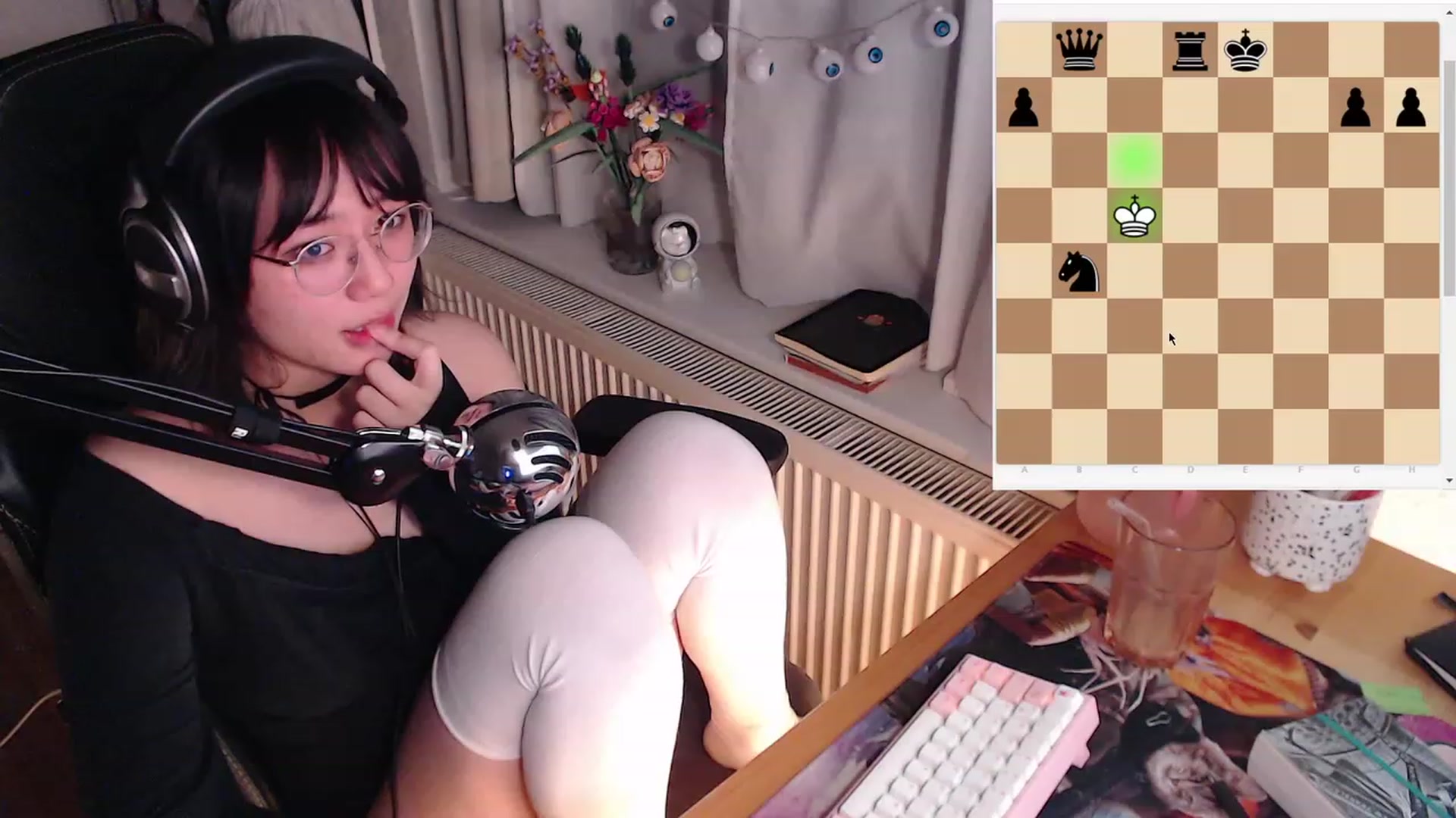 Gallery image thumbnail from Kuromin's myfreecams stream on, 10/22/2023, 21:21 image 17 of 20