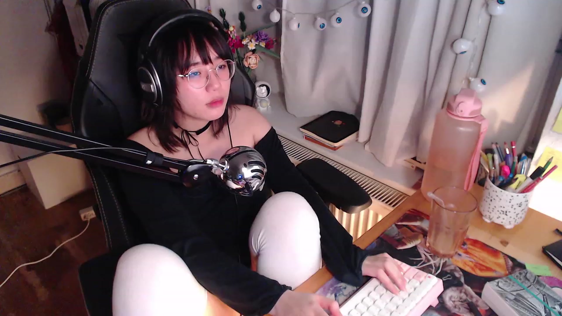 Gallery image thumbnail from Kuromin's myfreecams stream on, 10/22/2023, 21:21 image 20 of 20