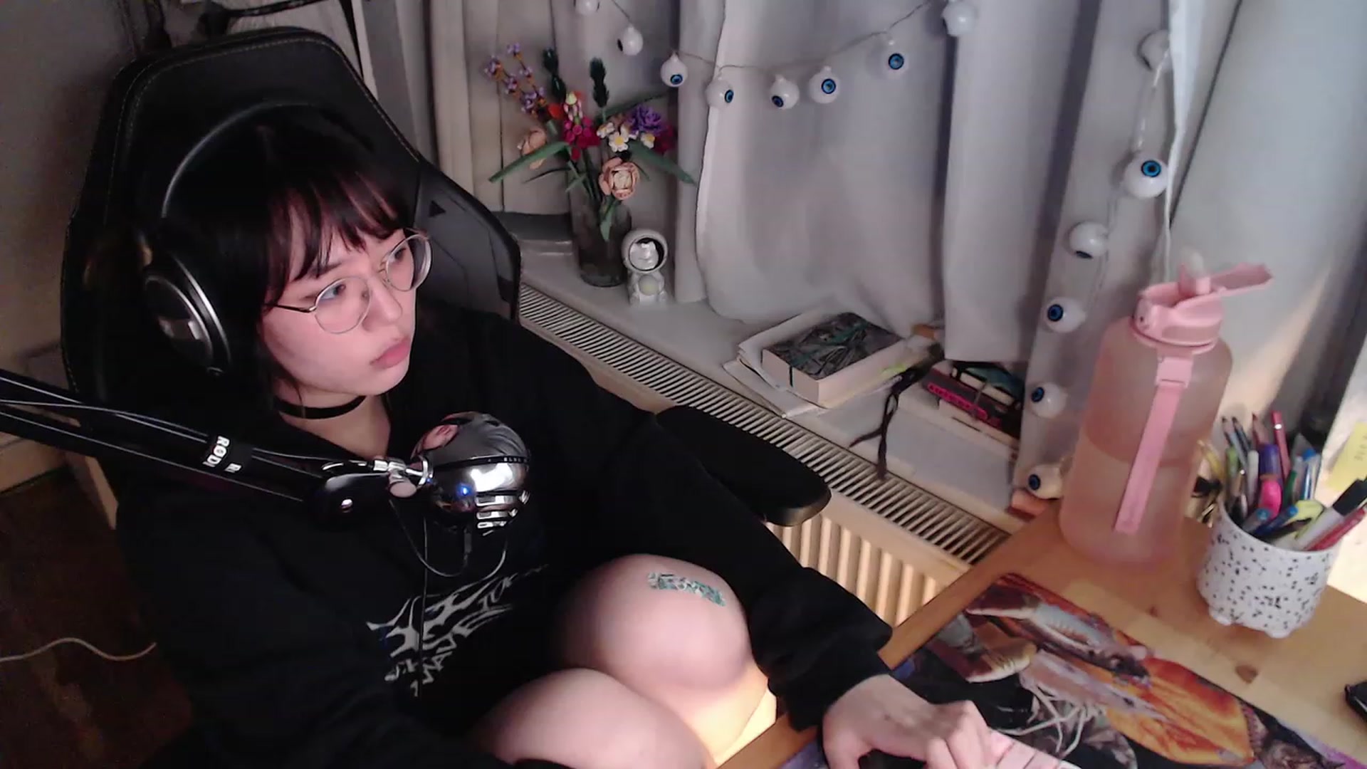 Gallery image thumbnail from Kuromin's myfreecams stream on, 10/24/2023, 19:12 image 7 of 20