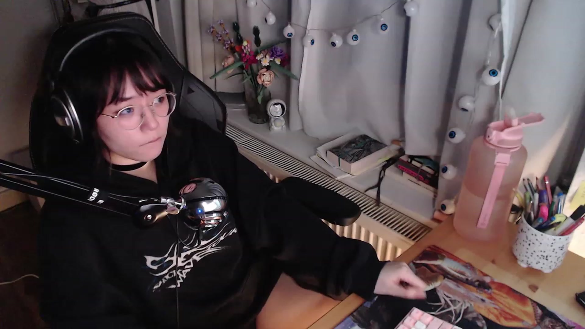 Gallery image thumbnail from Kuromin's myfreecams stream on, 10/24/2023, 19:12 image 4 of 20