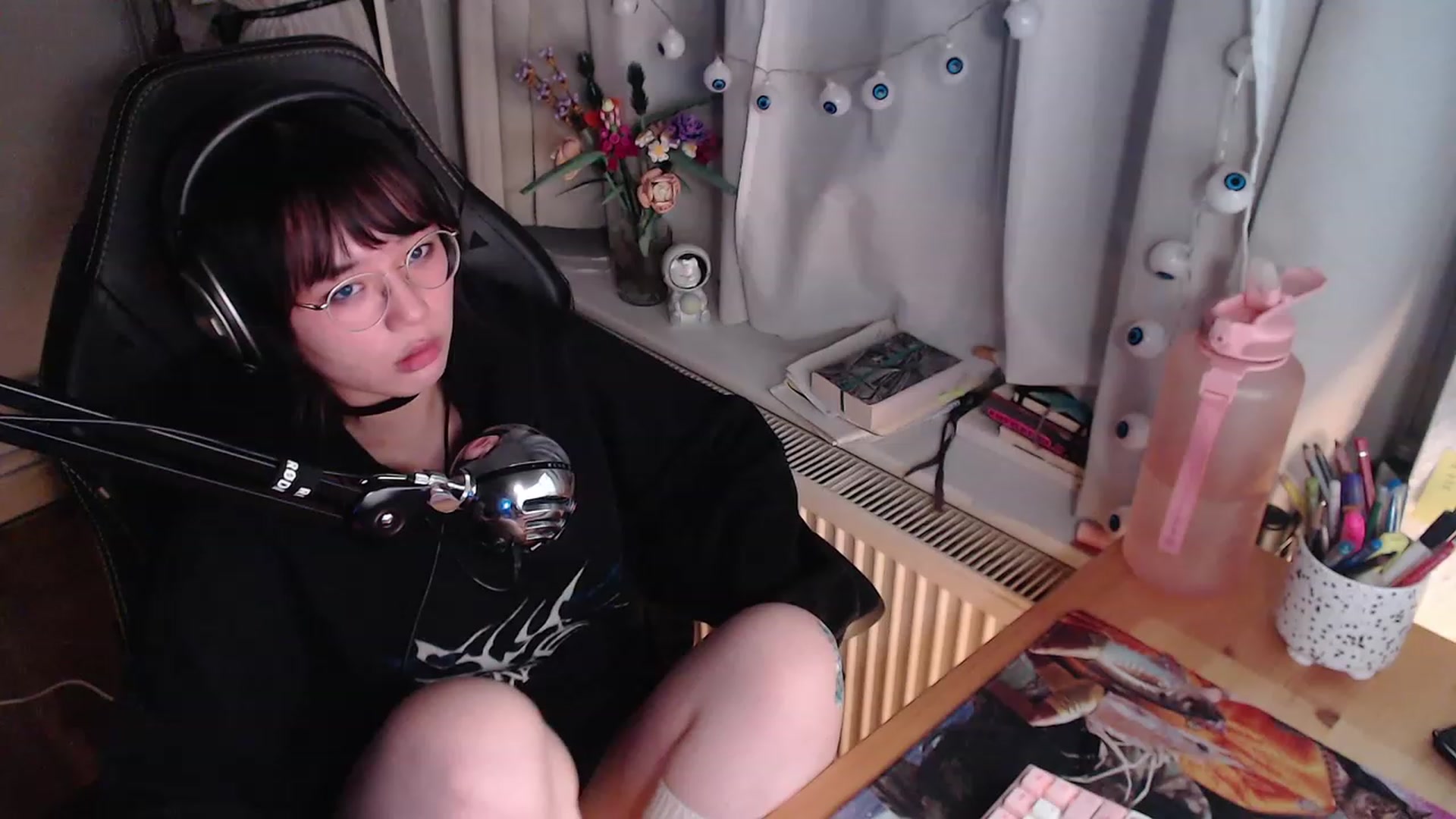 Gallery image thumbnail from Kuromin's myfreecams stream on, 10/24/2023, 19:12 image 17 of 20