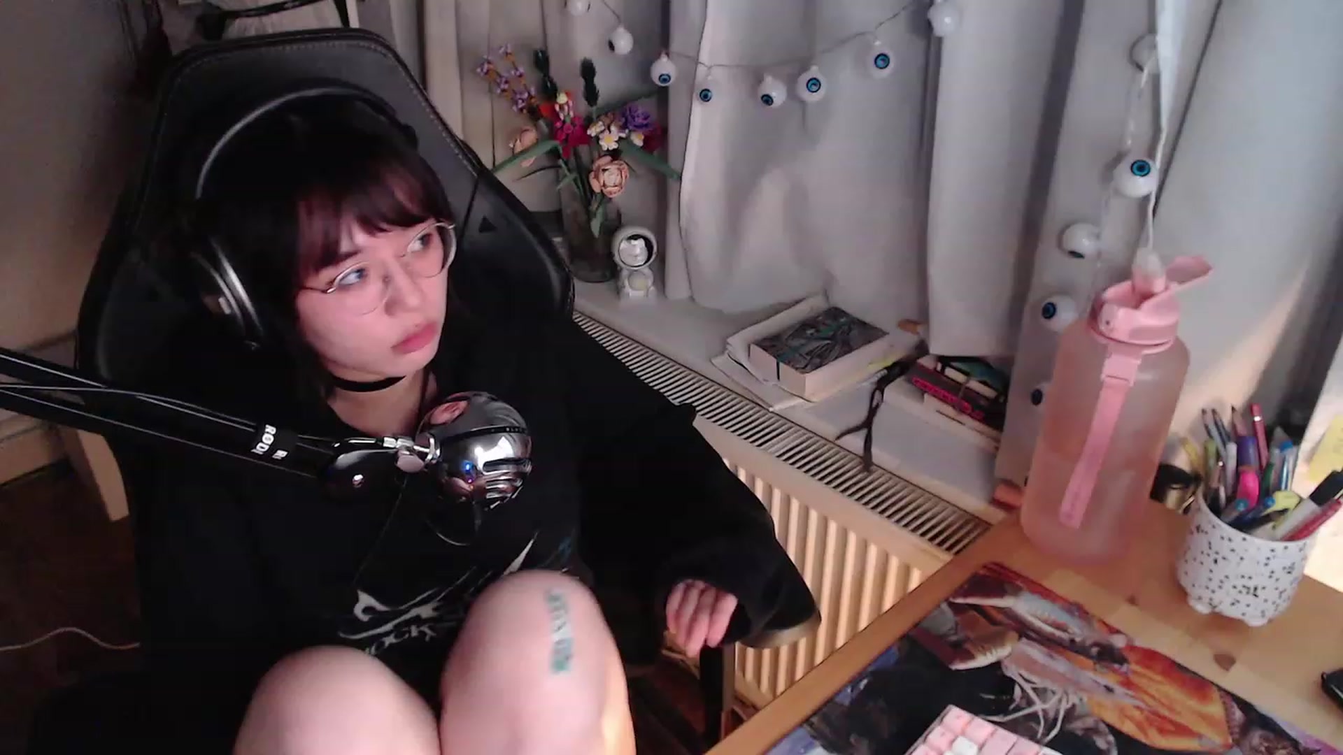 Gallery image thumbnail from Kuromin's myfreecams stream on, 10/24/2023, 19:12 image 16 of 20
