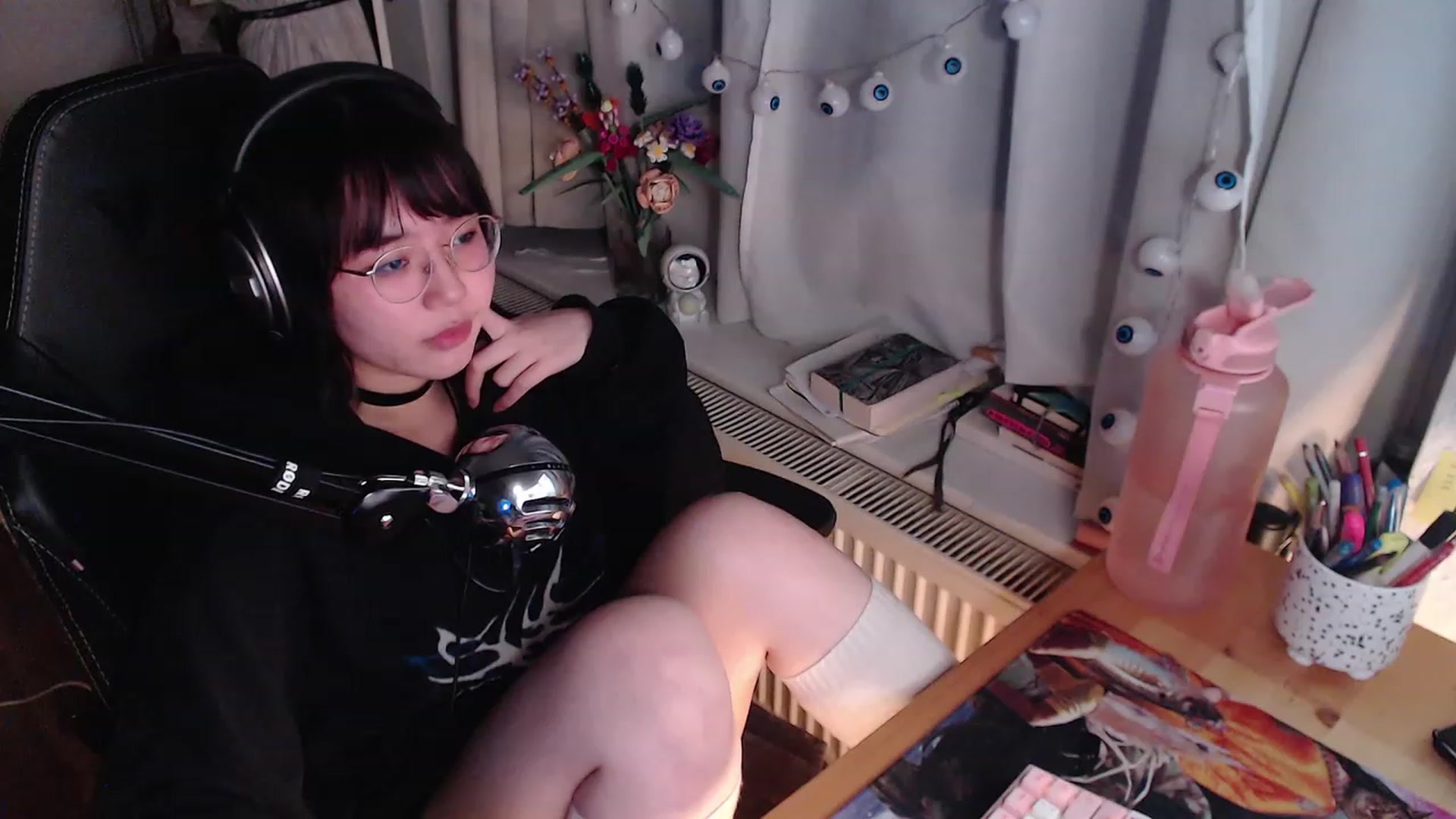 Gallery image thumbnail from Kuromin's myfreecams stream on, 10/24/2023, 19:12 image 15 of 20