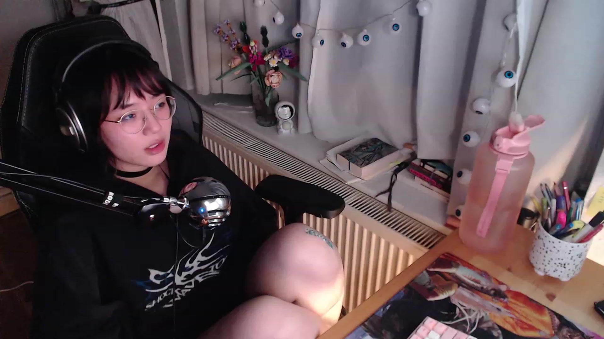 Gallery image thumbnail from Kuromin's myfreecams stream on, 10/24/2023, 19:12 image 11 of 20