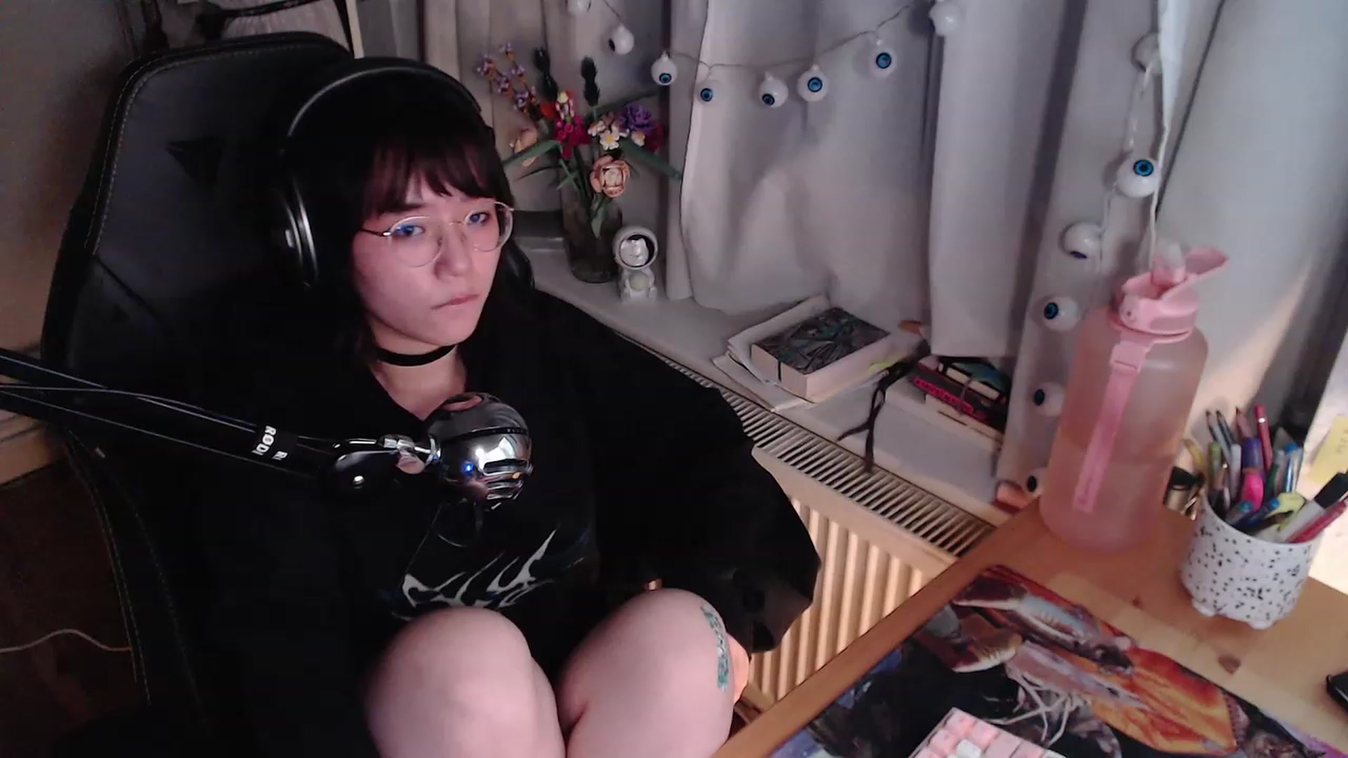 Gallery image thumbnail from Kuromin's myfreecams stream on, 10/24/2023, 19:12 image 18 of 20