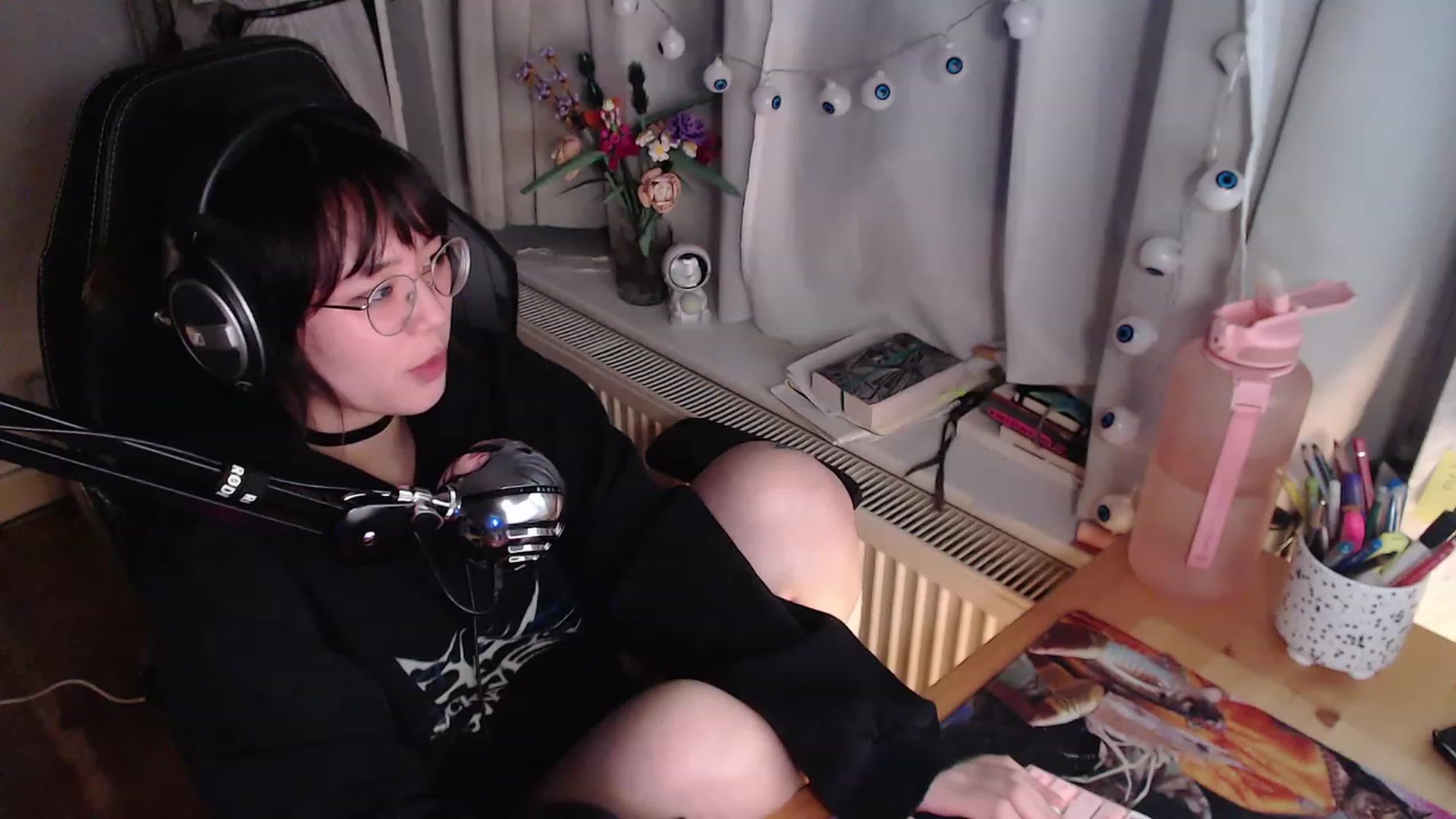 Gallery image thumbnail from Kuromin's myfreecams stream on, 10/24/2023, 19:12 image 9 of 20