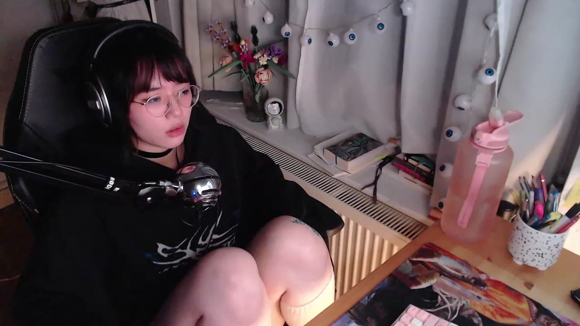 Gallery image thumbnail from Kuromin's myfreecams stream on, 10/24/2023, 19:12 image 14 of 20