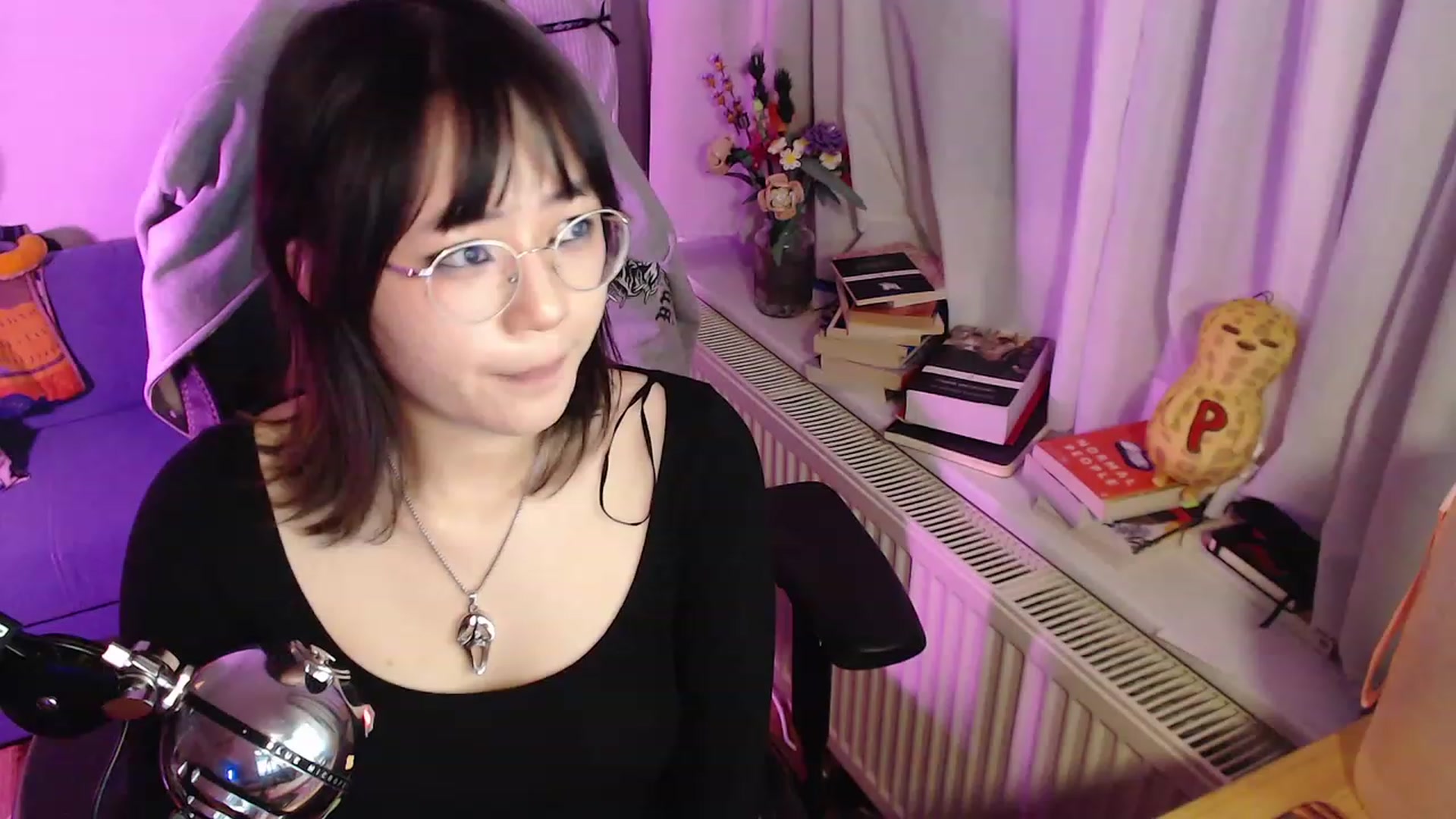 Gallery image thumbnail from Kuromin's myfreecams stream on, 12/19/2023, 17:16 image 7 of 20
