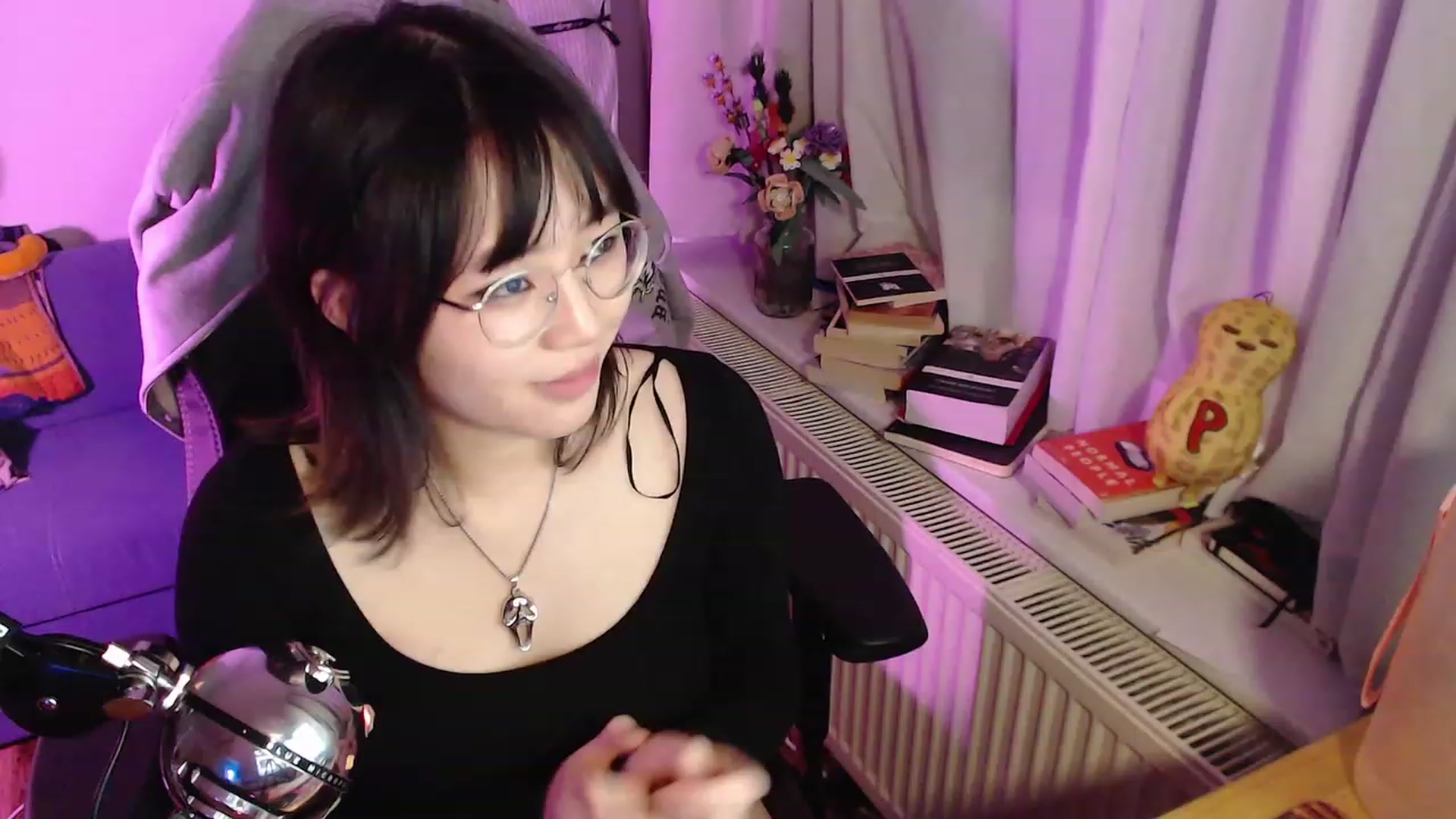 Gallery image thumbnail from Kuromin's myfreecams stream on, 12/19/2023, 17:16 image 6 of 20