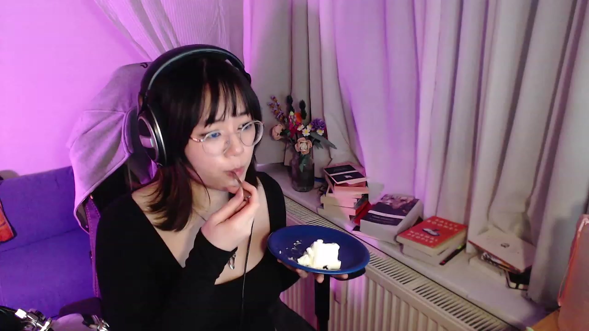 Gallery image thumbnail from Kuromin's myfreecams stream on, 12/19/2023, 19:21 image 3 of 20