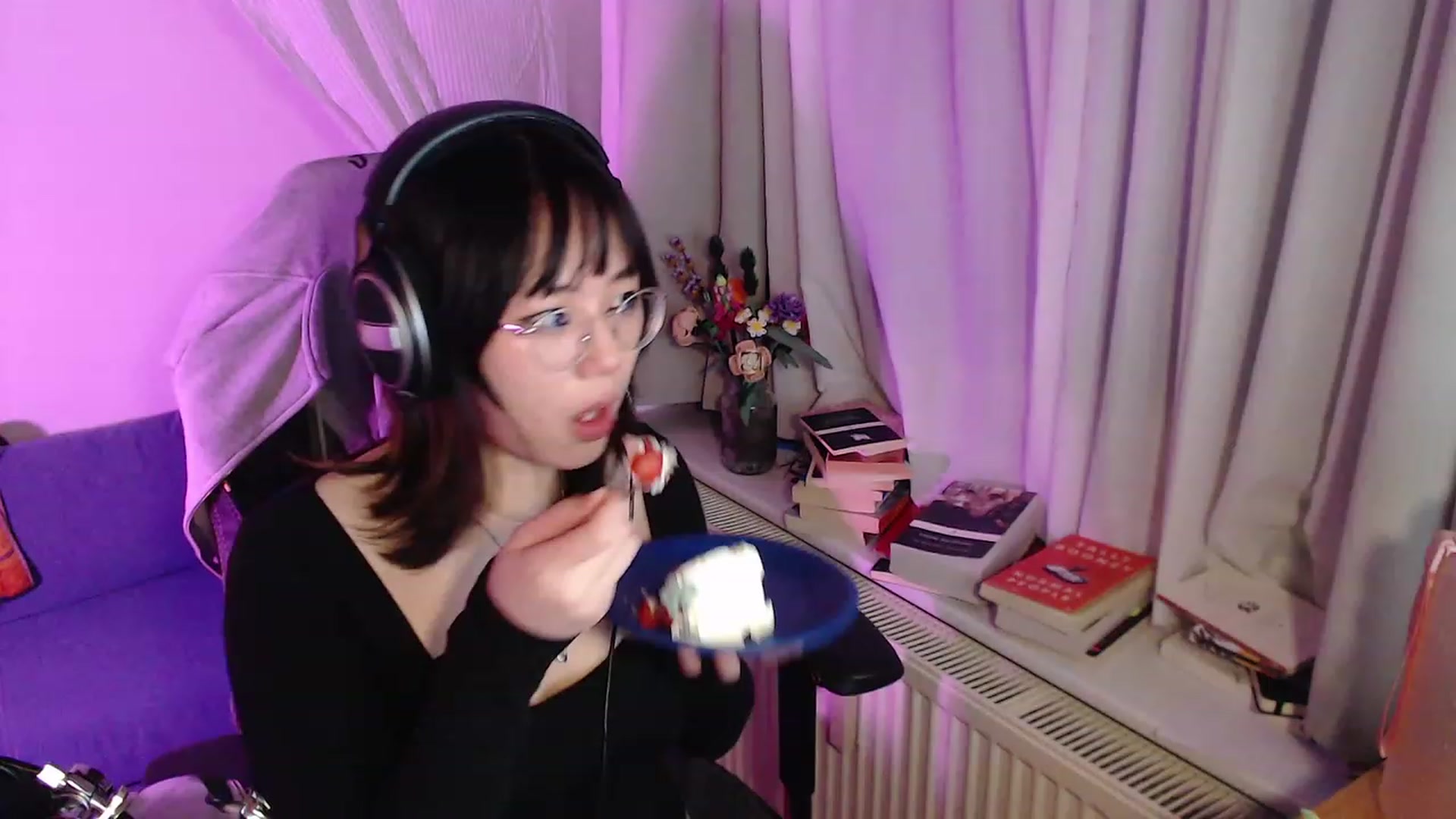 Gallery image thumbnail from Kuromin's myfreecams stream on, 12/19/2023, 19:21 image 2 of 20
