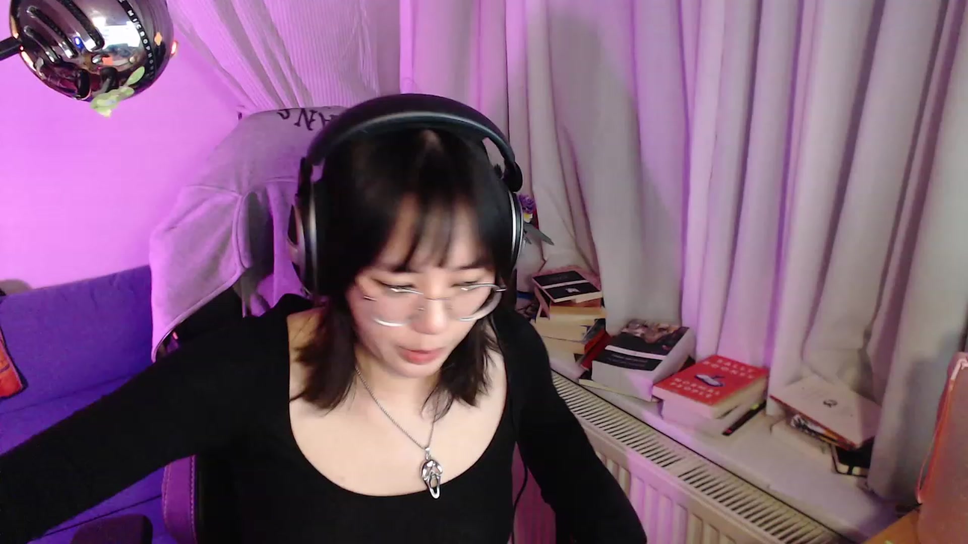 Gallery image thumbnail from Kuromin's myfreecams stream on, 12/19/2023, 19:21 image 5 of 20