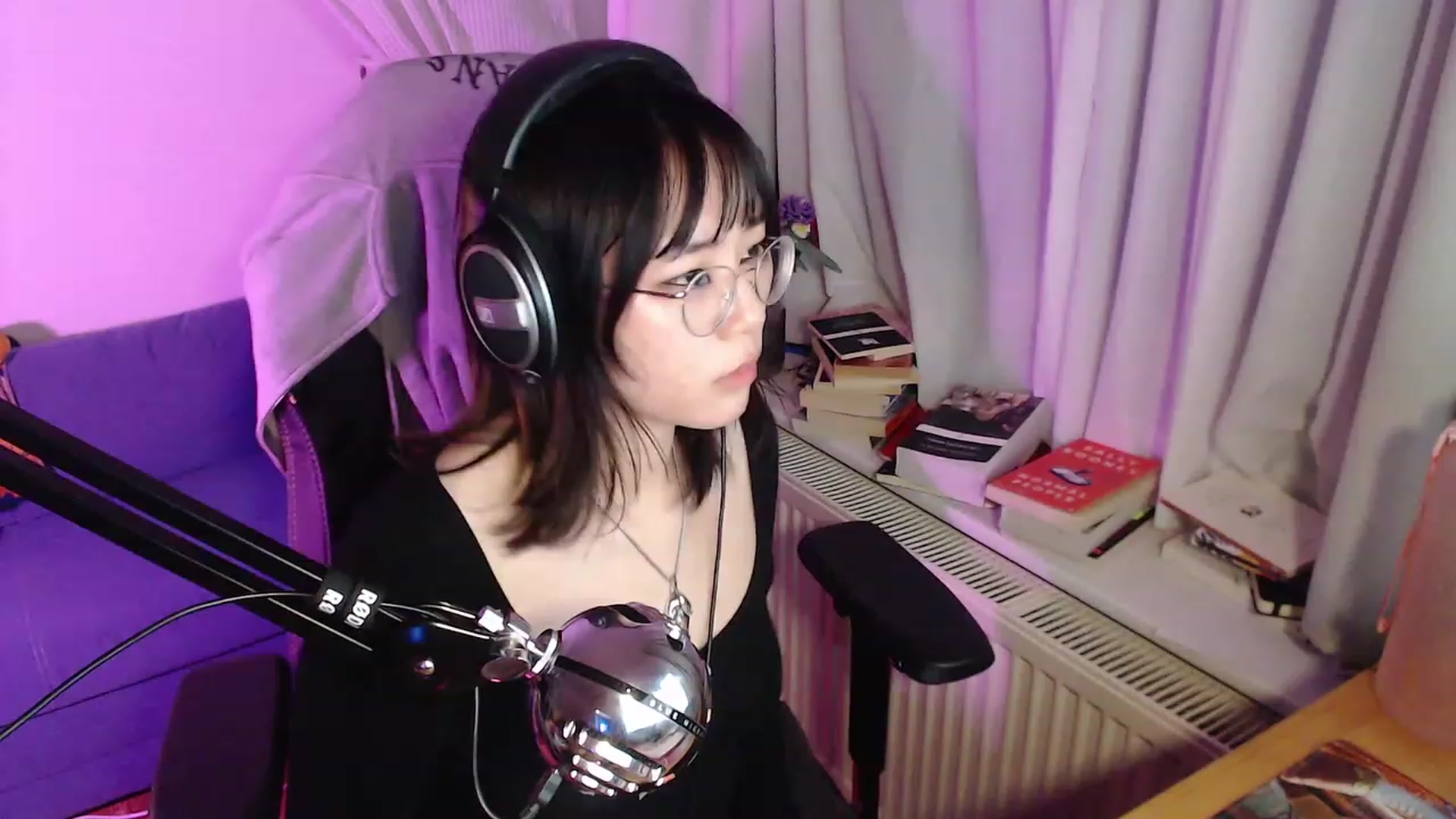 Gallery image thumbnail from Kuromin's myfreecams stream on, 12/19/2023, 19:21 image 8 of 20